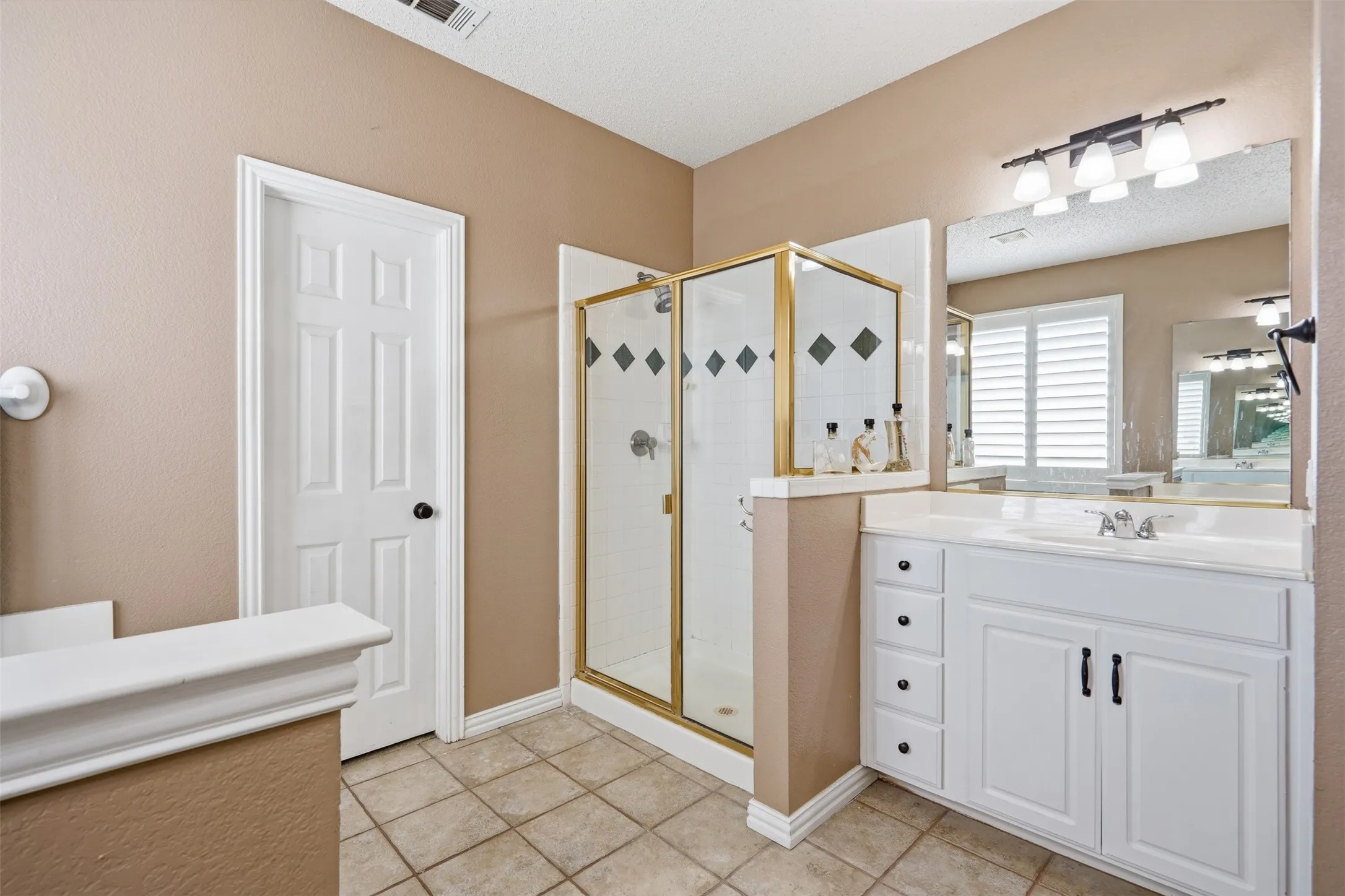 Single Family Residence For Sale in Denton County , 1500 Ash Grove Court, Flower Mound, Texas 75028, 4 Bedrooms, 3 Bathrooms, 3 Garage spaces, 3,083 Sqft, built in 1998, Price $749,989, mls#21352704, Real Estate Agent in Flower Mound, Homes For Sale in Denton county, Homes For Sale in Flower Mound, Realtor in Flower Mound Texas, Real Estate Brokerage Independent Realty Texas, Luminita Cordes Realtor