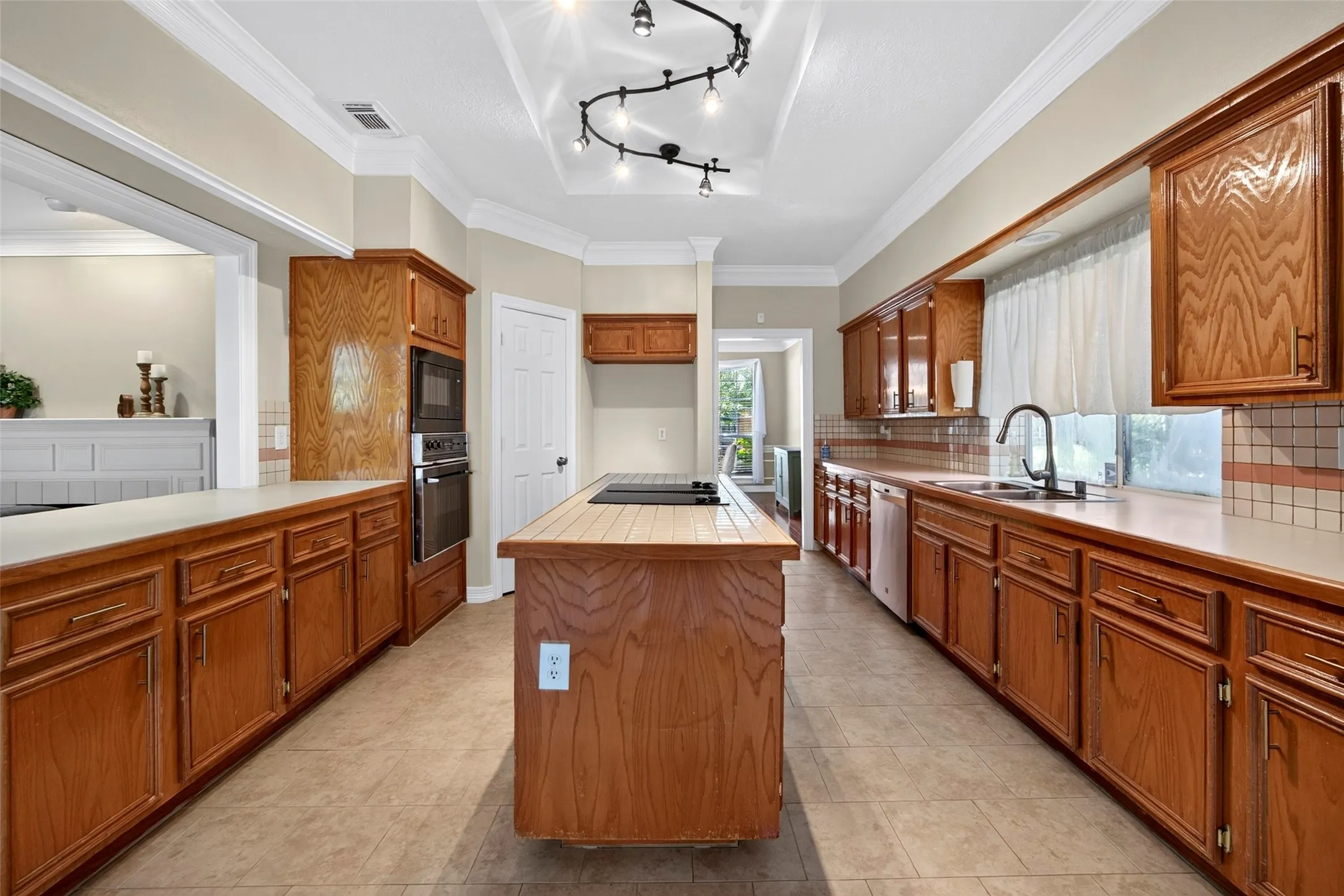 Single Family Residence For Sale in Tarrant County , 5108 Golden Lane, Fort Worth, Texas 76123, 4 Bedroom, 4 Bathroom, 2 Garage spaces, 3,772 Sqft, built in 1990, mls#21351808, Real Estate Agent in Fort Worth, Homes For Sale in Tarrant county, Homes For Sale in Fort Worth, Realtor in Fort Worth Texas, Real Estate Brokerage Independent Realty Texas, Luminita Cordes Realtor