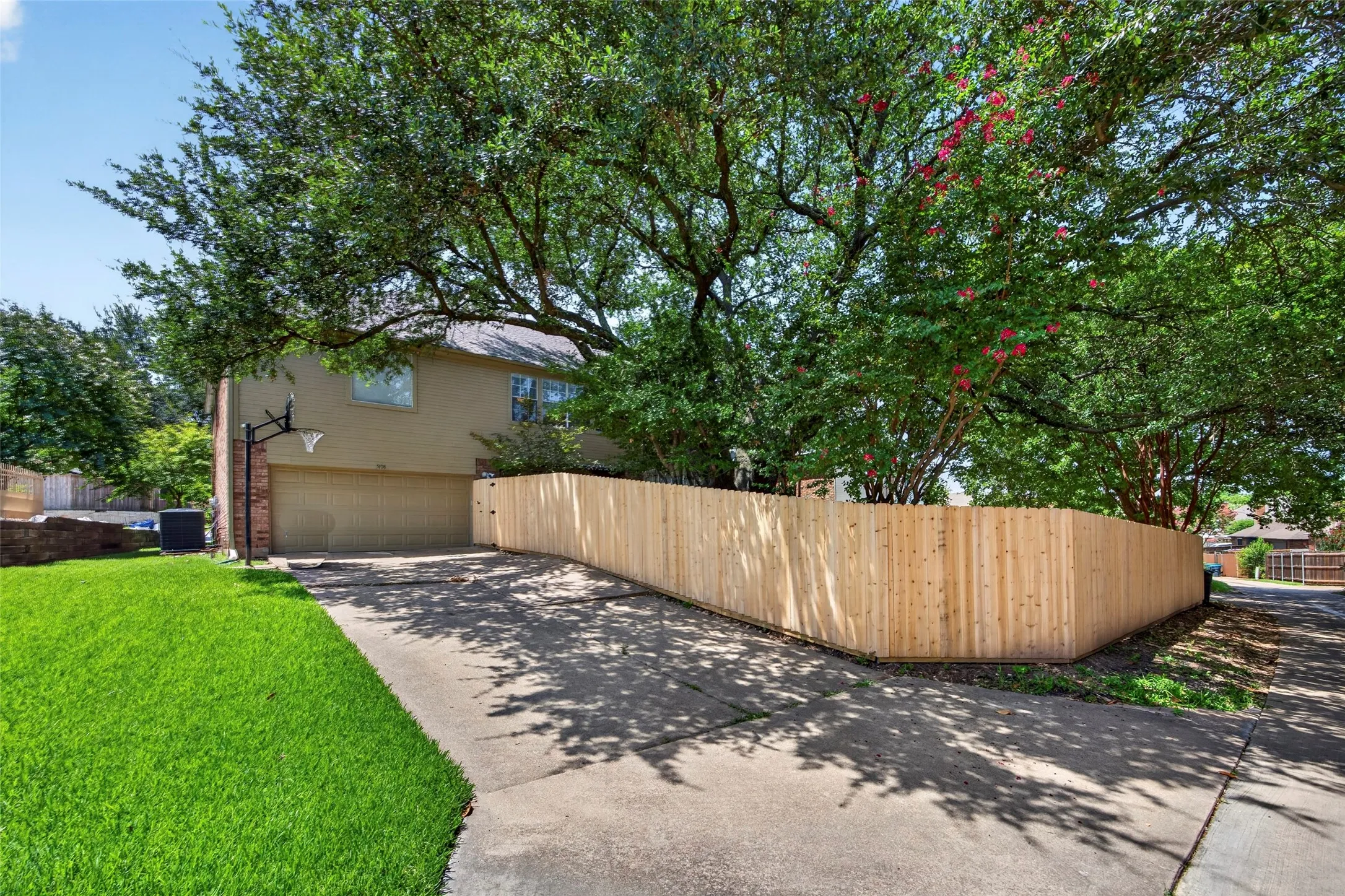 Single Family Residence For Sale in Tarrant County , 5108 Golden Lane, Fort Worth, Texas 76123, 4 Bedroom, 4 Bathroom, 2 Garage spaces, 3,772 Sqft, built in 1990, mls#21351808, Real Estate Agent in Fort Worth, Homes For Sale in Tarrant county, Homes For Sale in Fort Worth, Realtor in Fort Worth Texas, Real Estate Brokerage Independent Realty Texas, Luminita Cordes Realtor