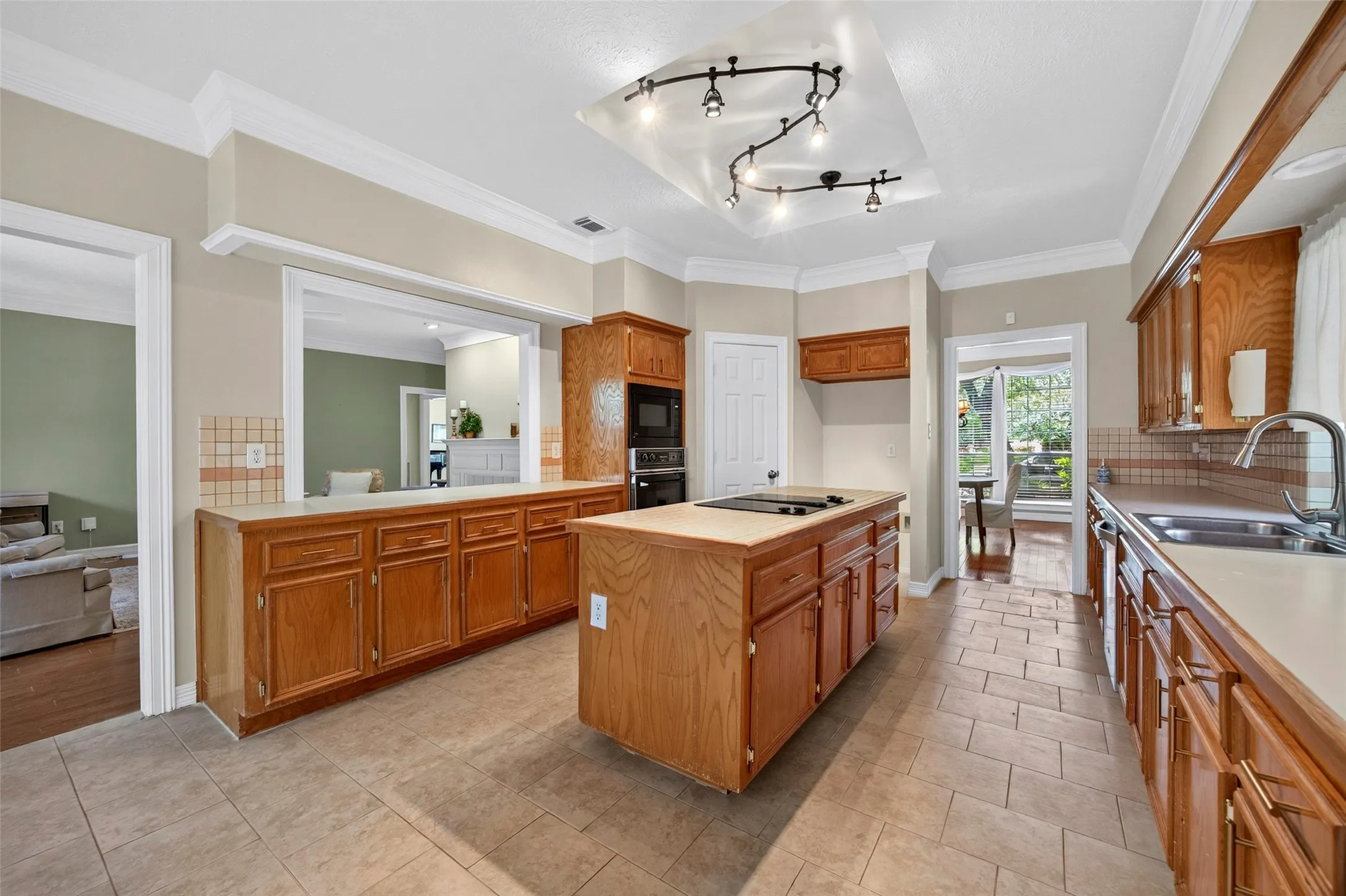 Single Family Residence For Sale in Tarrant County , 5108 Golden Lane, Fort Worth, Texas 76123, 4 Bedroom, 4 Bathroom, 2 Garage spaces, 3,772 Sqft, built in 1990, mls#21351808, Real Estate Agent in Fort Worth, Homes For Sale in Tarrant county, Homes For Sale in Fort Worth, Realtor in Fort Worth Texas, Real Estate Brokerage Independent Realty Texas, Luminita Cordes Realtor
