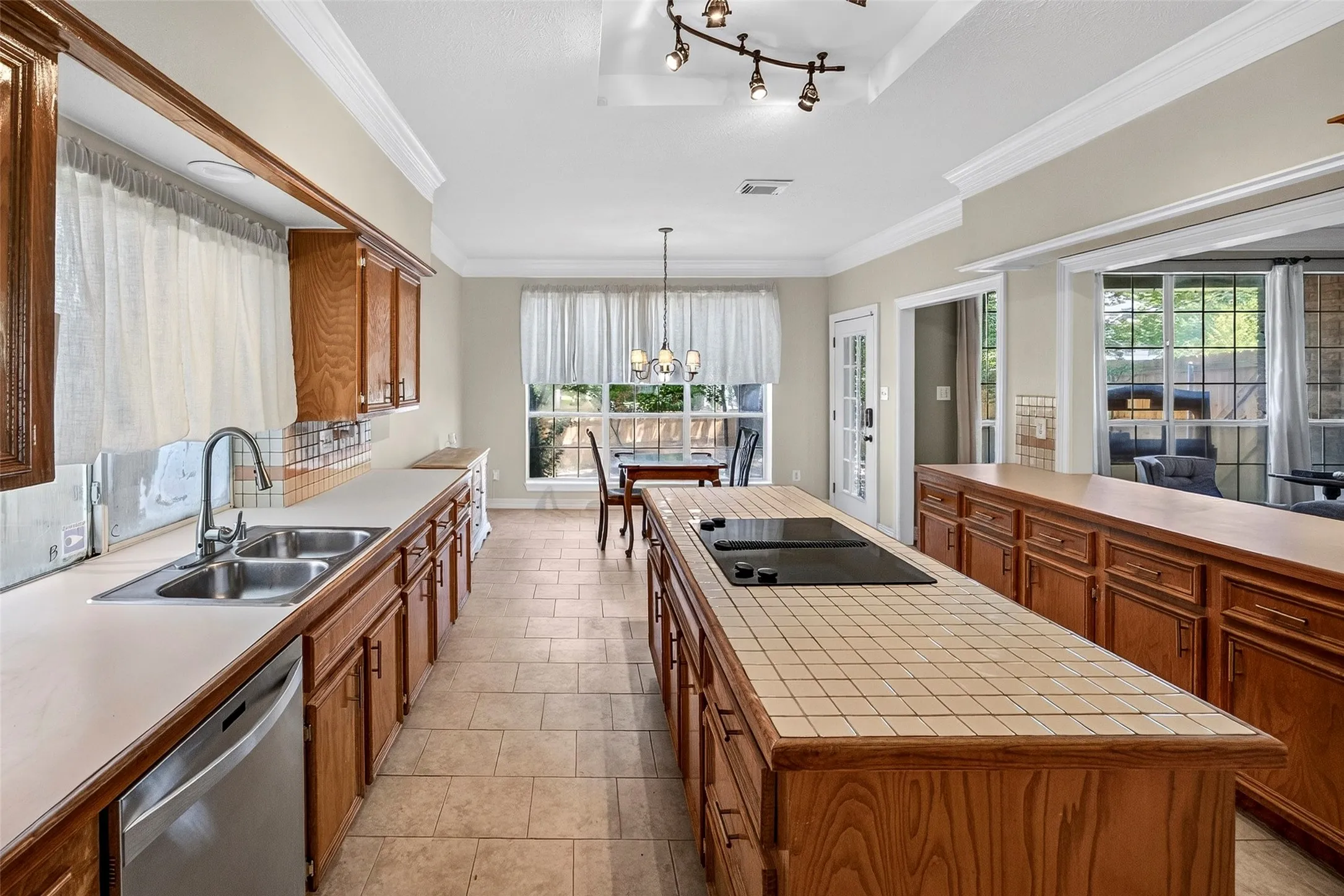Single Family Residence For Sale in Tarrant County , 5108 Golden Lane, Fort Worth, Texas 76123, 4 Bedroom, 4 Bathroom, 2 Garage spaces, 3,772 Sqft, built in 1990, mls#21351808, Real Estate Agent in Fort Worth, Homes For Sale in Tarrant county, Homes For Sale in Fort Worth, Realtor in Fort Worth Texas, Real Estate Brokerage Independent Realty Texas, Luminita Cordes Realtor