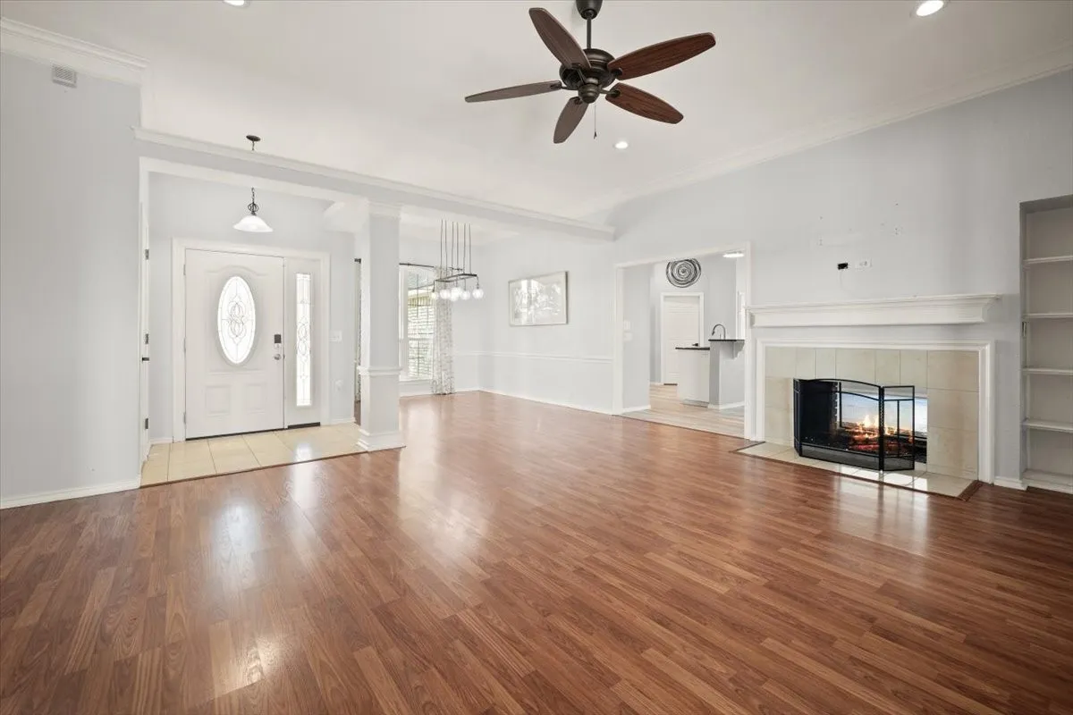 Single Family Residence For Sale in Tarrant County , 10200 Fieldcrest Drive, Benbrook, Texas 76126, 3 Bedroom, 2 Bathroom, 2 Garage spaces, 2,016 Sqft, built in 1987, mls#21353460, Real Estate Agent in Benbrook, Homes For Sale in Tarrant county, Homes For Sale in Benbrook, Realtor in Benbrook Texas, Real Estate Brokerage Independent Realty Texas, Luminita Cordes Realtor