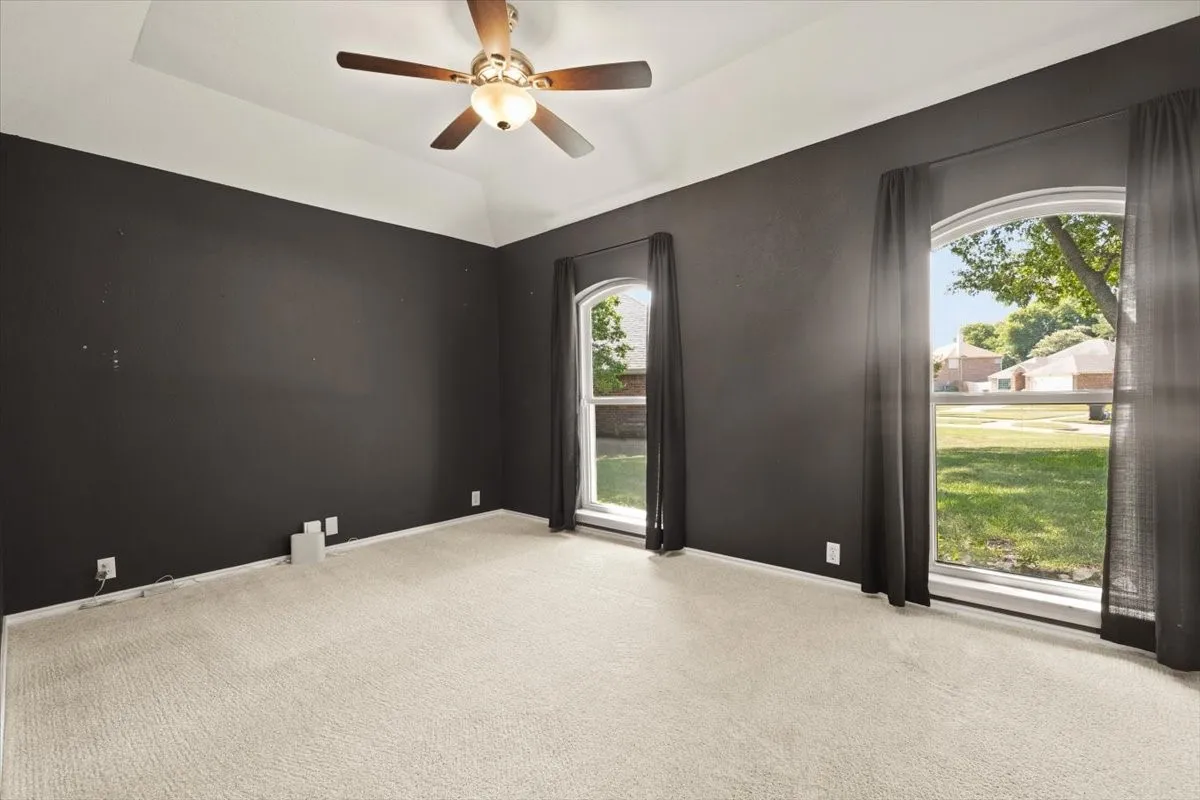 Tray ceiling with a ceiling fan light fixture