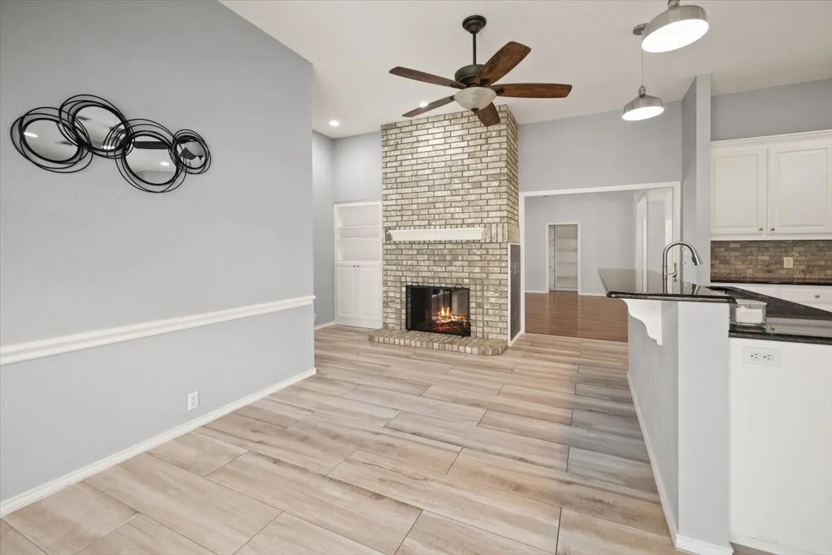 Single Family Residence For Sale in Tarrant County , 10200 Fieldcrest Drive, Benbrook, Texas 76126, 3 Bedroom, 2 Bathroom, 2 Garage spaces, 2,016 Sqft, built in 1987, mls#21353460, Real Estate Agent in Benbrook, Homes For Sale in Tarrant county, Homes For Sale in Benbrook, Realtor in Benbrook Texas, Real Estate Brokerage Independent Realty Texas, Luminita Cordes Realtor