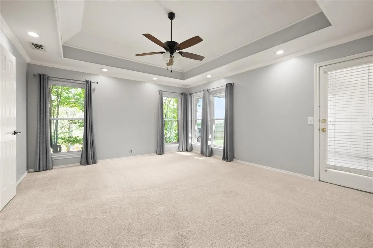 Single Family Residence For Sale in Tarrant County , 10200 Fieldcrest Drive, Benbrook, Texas 76126, 3 Bedroom, 2 Bathroom, 2 Garage spaces, 2,016 Sqft, built in 1987, mls#21353460, Real Estate Agent in Benbrook, Homes For Sale in Tarrant county, Homes For Sale in Benbrook, Realtor in Benbrook Texas, Real Estate Brokerage Independent Realty Texas, Luminita Cordes Realtor