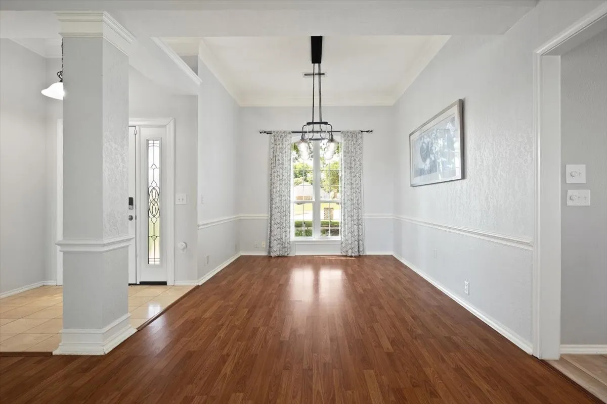 Single Family Residence For Sale in Tarrant County , 10200 Fieldcrest Drive, Benbrook, Texas 76126, 3 Bedroom, 2 Bathroom, 2 Garage spaces, 2,016 Sqft, built in 1987, mls#21353460, Real Estate Agent in Benbrook, Homes For Sale in Tarrant county, Homes For Sale in Benbrook, Realtor in Benbrook Texas, Real Estate Brokerage Independent Realty Texas, Luminita Cordes Realtor