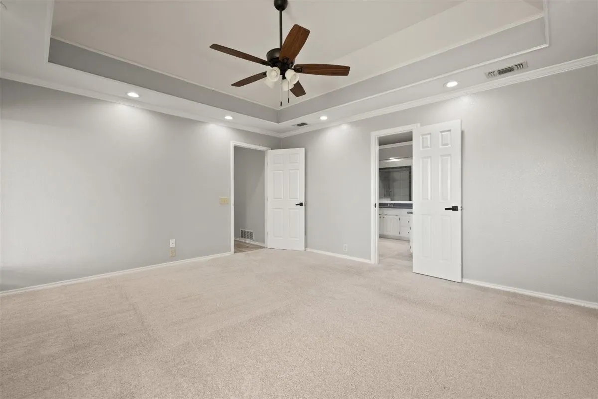 Single Family Residence For Sale in Tarrant County , 10200 Fieldcrest Drive, Benbrook, Texas 76126, 3 Bedroom, 2 Bathroom, 2 Garage spaces, 2,016 Sqft, built in 1987, mls#21353460, Real Estate Agent in Benbrook, Homes For Sale in Tarrant county, Homes For Sale in Benbrook, Realtor in Benbrook Texas, Real Estate Brokerage Independent Realty Texas, Luminita Cordes Realtor