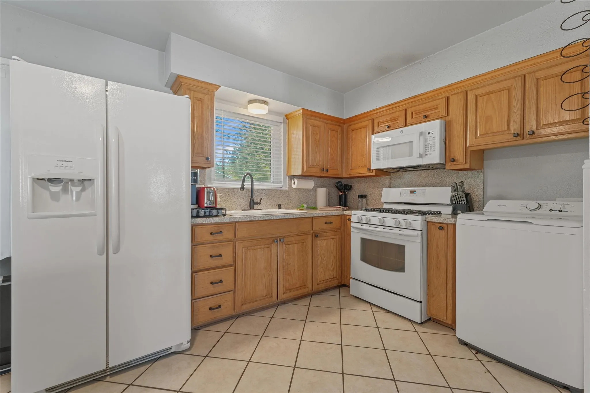 Single Family Residence For Sale in Tarrant County , 5733 Hanson Drive, Watauga, Texas 76148, 3 Bedroom, 2 Bathroom, 1 Garage spaces, 1,047 Sqft, built in 1964, mls#21349862, Real Estate Agent in Watauga, Homes For Sale in Tarrant county, Homes For Sale in Watauga, Realtor in Watauga Texas, Real Estate Brokerage Independent Realty Texas, Luminita Cordes Realtor