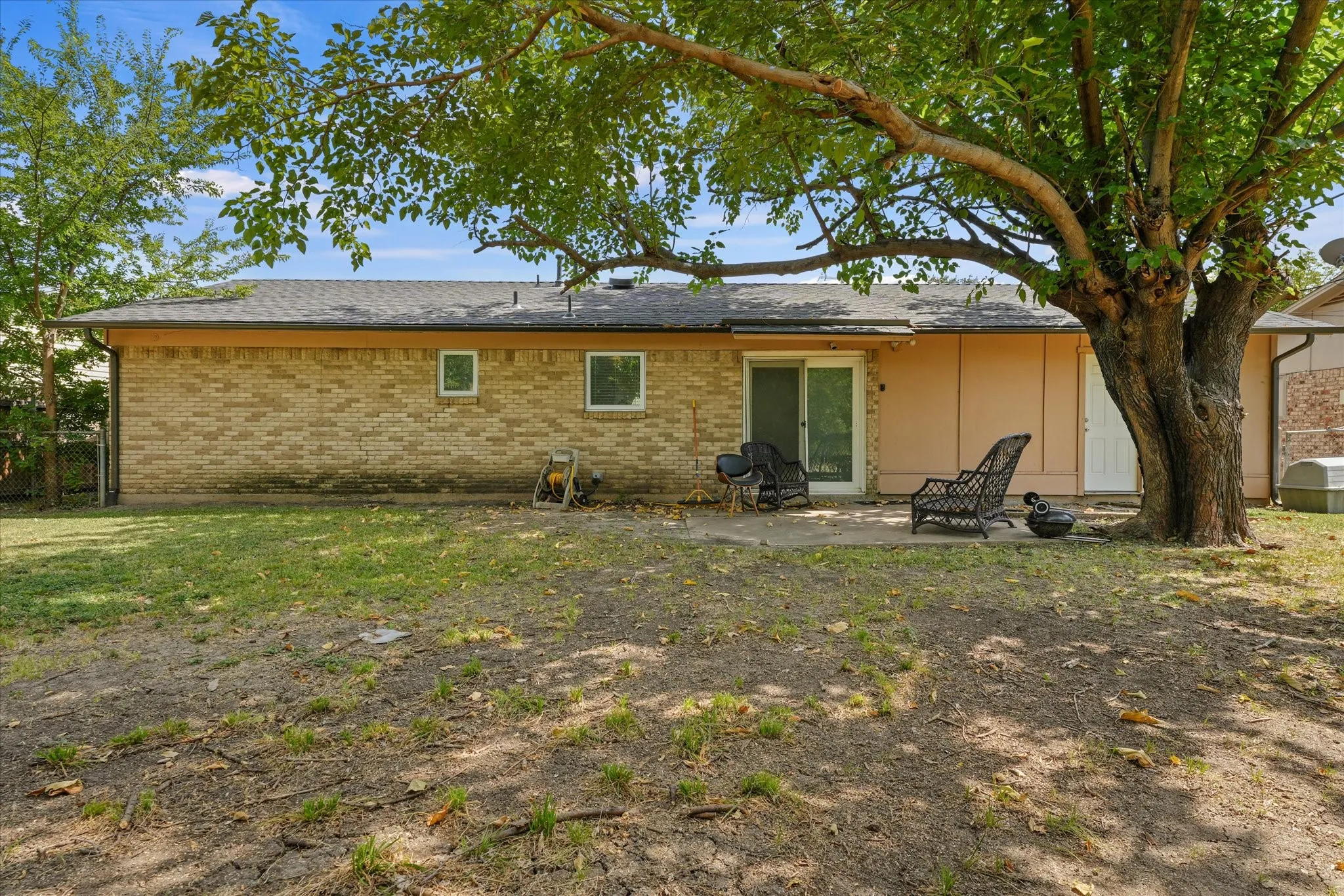 Single Family Residence For Sale in Tarrant County , 5733 Hanson Drive, Watauga, Texas 76148, 3 Bedroom, 2 Bathroom, 1 Garage spaces, 1,047 Sqft, built in 1964, mls#21349862, Real Estate Agent in Watauga, Homes For Sale in Tarrant county, Homes For Sale in Watauga, Realtor in Watauga Texas, Real Estate Brokerage Independent Realty Texas, Luminita Cordes Realtor