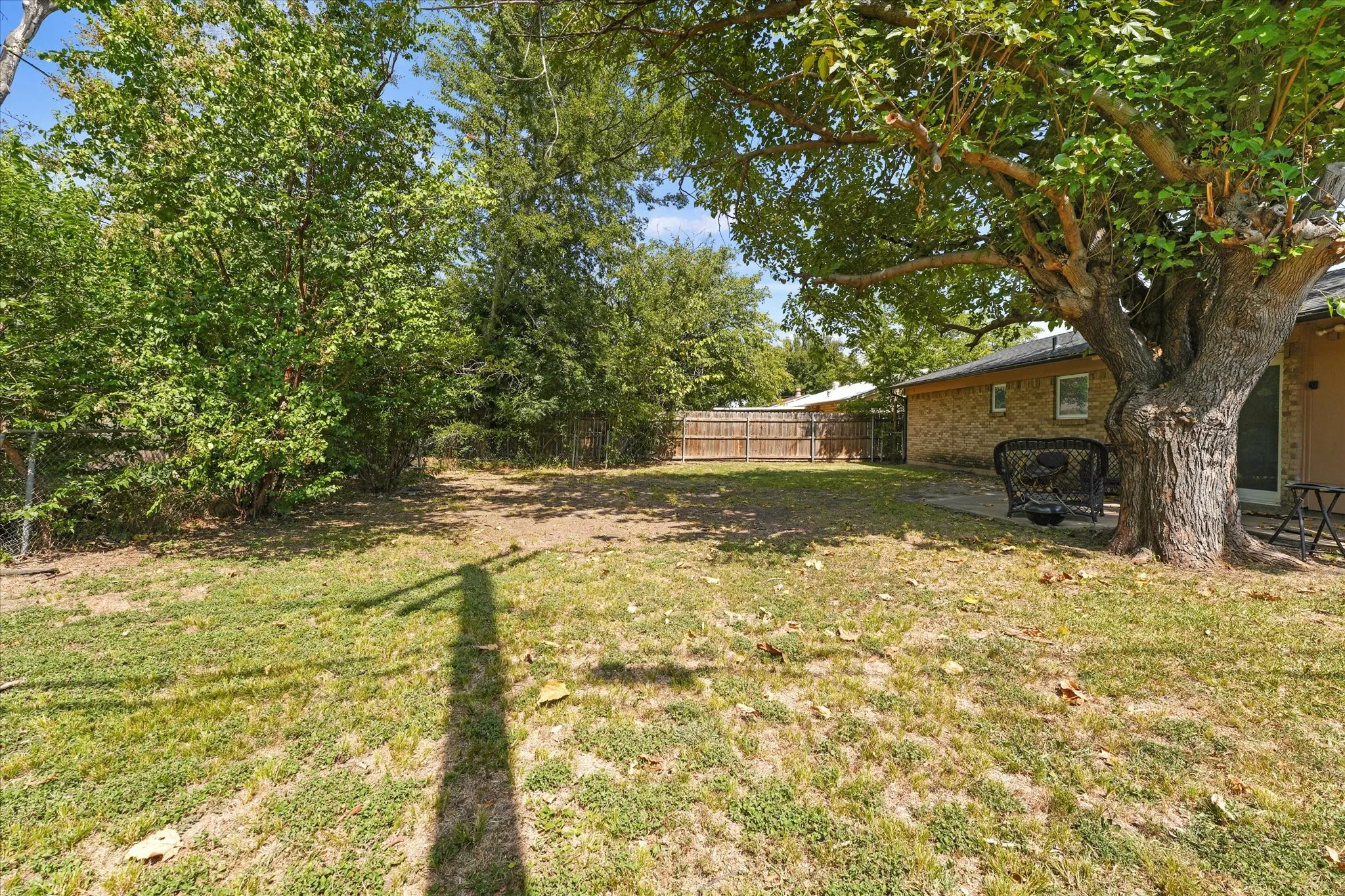 Single Family Residence For Sale in Tarrant County , 5733 Hanson Drive, Watauga, Texas 76148, 3 Bedroom, 2 Bathroom, 1 Garage spaces, 1,047 Sqft, built in 1964, mls#21349862, Real Estate Agent in Watauga, Homes For Sale in Tarrant county, Homes For Sale in Watauga, Realtor in Watauga Texas, Real Estate Brokerage Independent Realty Texas, Luminita Cordes Realtor