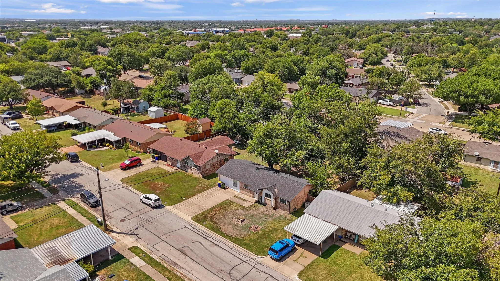 Single Family Residence For Sale in Tarrant County , 5733 Hanson Drive, Watauga, Texas 76148, 3 Bedroom, 2 Bathroom, 1 Garage spaces, 1,047 Sqft, built in 1964, mls#21349862, Real Estate Agent in Watauga, Homes For Sale in Tarrant county, Homes For Sale in Watauga, Realtor in Watauga Texas, Real Estate Brokerage Independent Realty Texas, Luminita Cordes Realtor