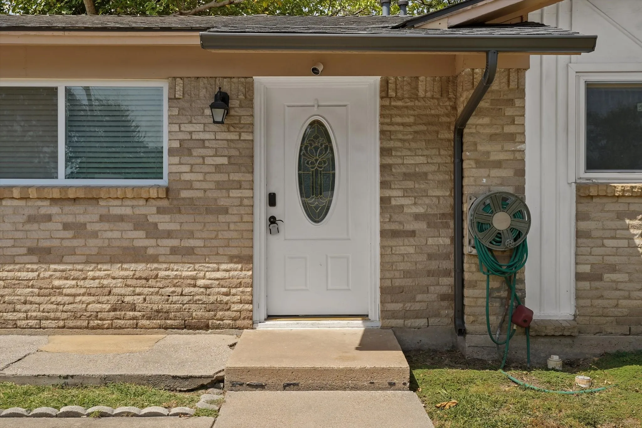 Single Family Residence For Sale in Tarrant County , 5733 Hanson Drive, Watauga, Texas 76148, 3 Bedroom, 2 Bathroom, 1 Garage spaces, 1,047 Sqft, built in 1964, mls#21349862, Real Estate Agent in Watauga, Homes For Sale in Tarrant county, Homes For Sale in Watauga, Realtor in Watauga Texas, Real Estate Brokerage Independent Realty Texas, Luminita Cordes Realtor