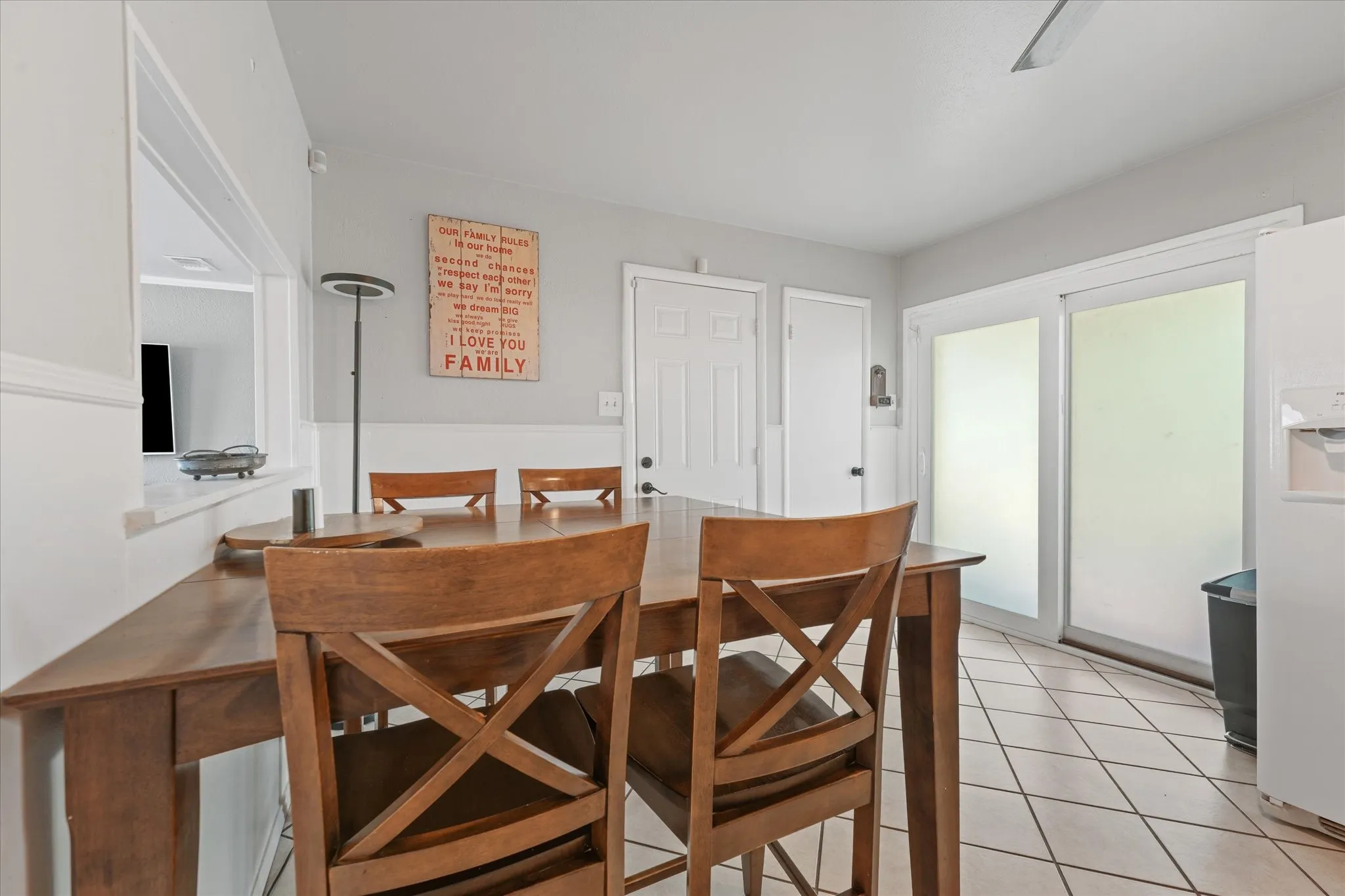 Single Family Residence For Sale in Tarrant County , 5733 Hanson Drive, Watauga, Texas 76148, 3 Bedroom, 2 Bathroom, 1 Garage spaces, 1,047 Sqft, built in 1964, mls#21349862, Real Estate Agent in Watauga, Homes For Sale in Tarrant county, Homes For Sale in Watauga, Realtor in Watauga Texas, Real Estate Brokerage Independent Realty Texas, Luminita Cordes Realtor