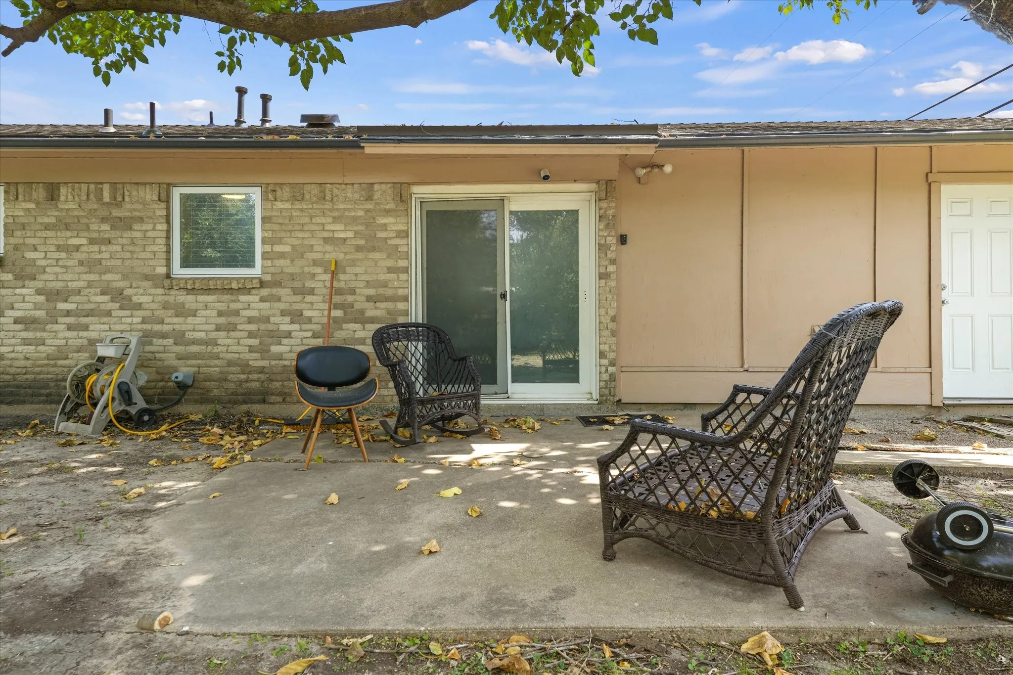 Single Family Residence For Sale in Tarrant County , 5733 Hanson Drive, Watauga, Texas 76148, 3 Bedroom, 2 Bathroom, 1 Garage spaces, 1,047 Sqft, built in 1964, mls#21349862, Real Estate Agent in Watauga, Homes For Sale in Tarrant county, Homes For Sale in Watauga, Realtor in Watauga Texas, Real Estate Brokerage Independent Realty Texas, Luminita Cordes Realtor