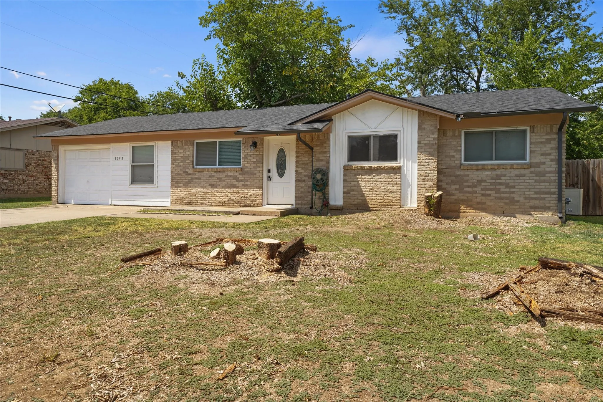 Single Family Residence For Sale in Tarrant County , 5733 Hanson Drive, Watauga, Texas 76148, 3 Bedroom, 2 Bathroom, 1 Garage spaces, 1,047 Sqft, built in 1964, mls#21349862, Real Estate Agent in Watauga, Homes For Sale in Tarrant county, Homes For Sale in Watauga, Realtor in Watauga Texas, Real Estate Brokerage Independent Realty Texas, Luminita Cordes Realtor