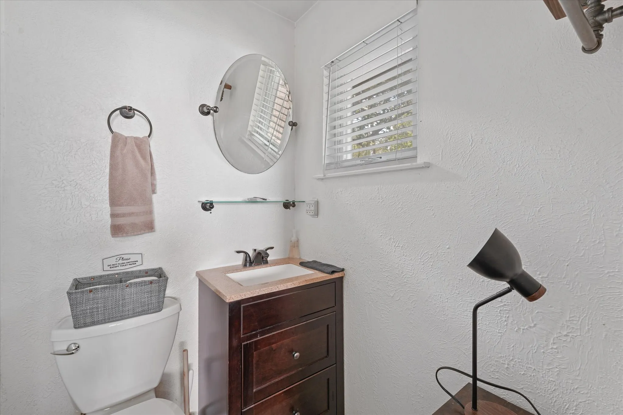 Single Family Residence For Sale in Tarrant County , 5733 Hanson Drive, Watauga, Texas 76148, 3 Bedroom, 2 Bathroom, 1 Garage spaces, 1,047 Sqft, built in 1964, mls#21349862, Real Estate Agent in Watauga, Homes For Sale in Tarrant county, Homes For Sale in Watauga, Realtor in Watauga Texas, Real Estate Brokerage Independent Realty Texas, Luminita Cordes Realtor