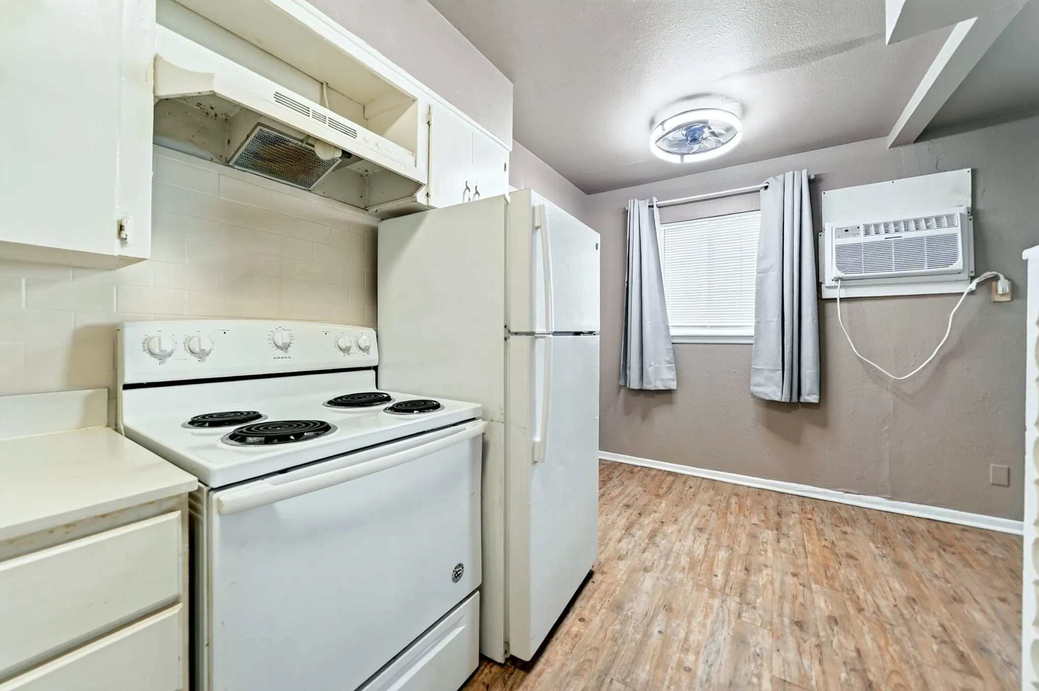 Apartment For Rent in Dallas County , 1417 Bennett Avenue G, Dallas, Texas 75206, 1 Bedroom, 1 Bathroom, Garage spaces, 600 Sqft, built in 1957, mls#21353522, Real Estate Agent in Dallas, Homes For Rent in Dallas county, Homes For Rent in Dallas, Realtor in Dallas Texas, Real Estate Brokerage Independent Realty Texas, Luminita Cordes Realtor