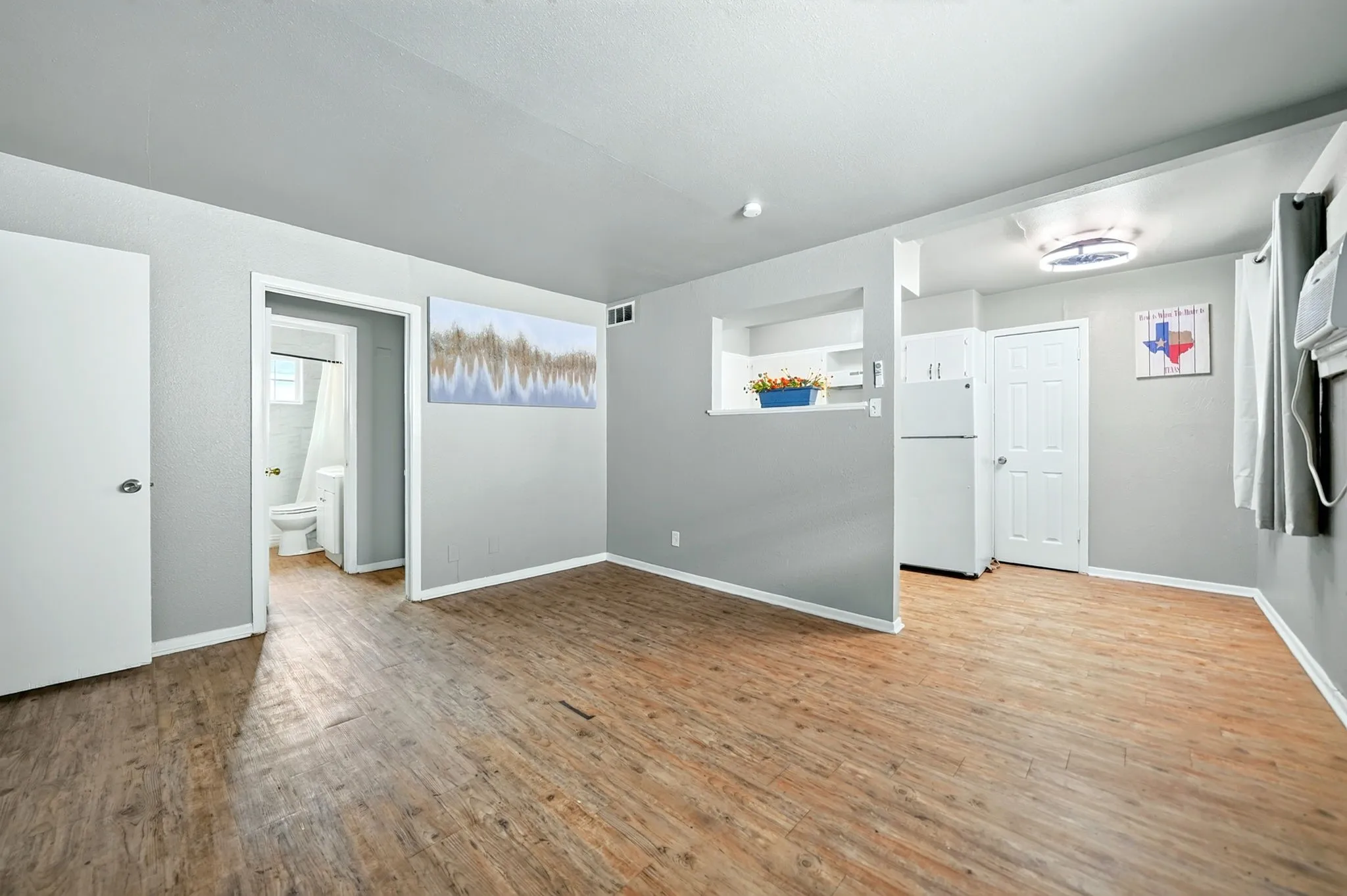 Apartment For Rent in Dallas County , 1417 Bennett Avenue G, Dallas, Texas 75206, 1 Bedroom, 1 Bathroom, Garage spaces, 600 Sqft, built in 1957, mls#21353522, Real Estate Agent in Dallas, Homes For Rent in Dallas county, Homes For Rent in Dallas, Realtor in Dallas Texas, Real Estate Brokerage Independent Realty Texas, Luminita Cordes Realtor