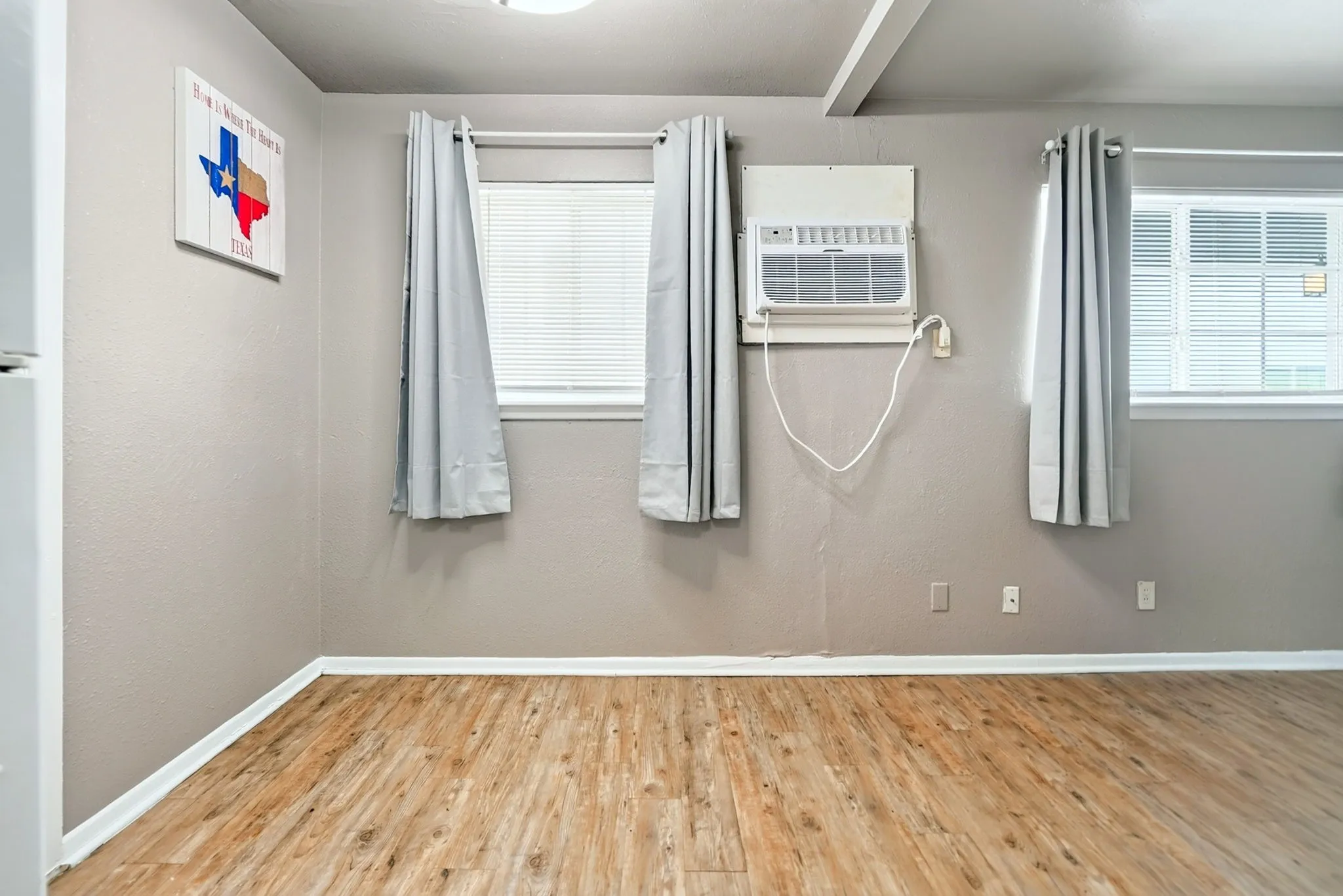 Apartment For Rent in Dallas County , 1417 Bennett Avenue G, Dallas, Texas 75206, 1 Bedroom, 1 Bathroom, Garage spaces, 600 Sqft, built in 1957, mls#21353522, Real Estate Agent in Dallas, Homes For Rent in Dallas county, Homes For Rent in Dallas, Realtor in Dallas Texas, Real Estate Brokerage Independent Realty Texas, Luminita Cordes Realtor