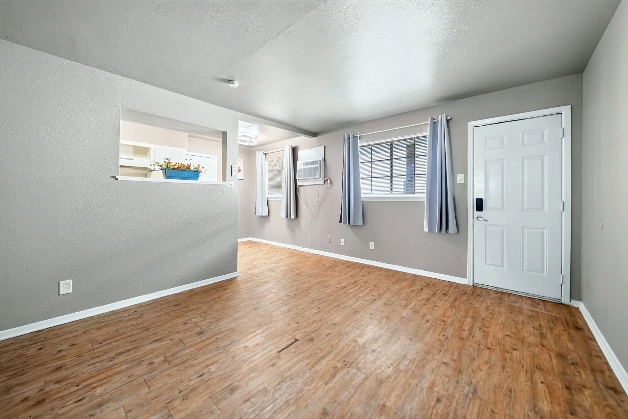 Apartment For Rent in Dallas County , 1417 Bennett Avenue G, Dallas, Texas 75206, 1 Bedroom, 1 Bathroom, Garage spaces, 600 Sqft, built in 1957, mls#21353522, Real Estate Agent in Dallas, Homes For Rent in Dallas county, Homes For Rent in Dallas, Realtor in Dallas Texas, Real Estate Brokerage Independent Realty Texas, Luminita Cordes Realtor