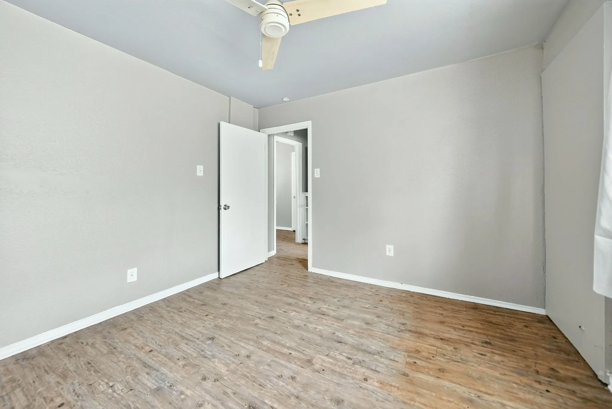 Apartment For Rent in Dallas County , 1417 Bennett Avenue G, Dallas, Texas 75206, 1 Bedroom, 1 Bathroom, Garage spaces, 600 Sqft, built in 1957, mls#21353522, Real Estate Agent in Dallas, Homes For Rent in Dallas county, Homes For Rent in Dallas, Realtor in Dallas Texas, Real Estate Brokerage Independent Realty Texas, Luminita Cordes Realtor