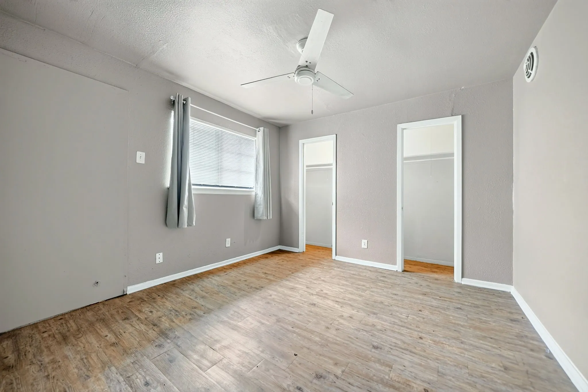 Apartment For Rent in Dallas County , 1417 Bennett Avenue G, Dallas, Texas 75206, 1 Bedroom, 1 Bathroom, Garage spaces, 600 Sqft, built in 1957, mls#21353522, Real Estate Agent in Dallas, Homes For Rent in Dallas county, Homes For Rent in Dallas, Realtor in Dallas Texas, Real Estate Brokerage Independent Realty Texas, Luminita Cordes Realtor