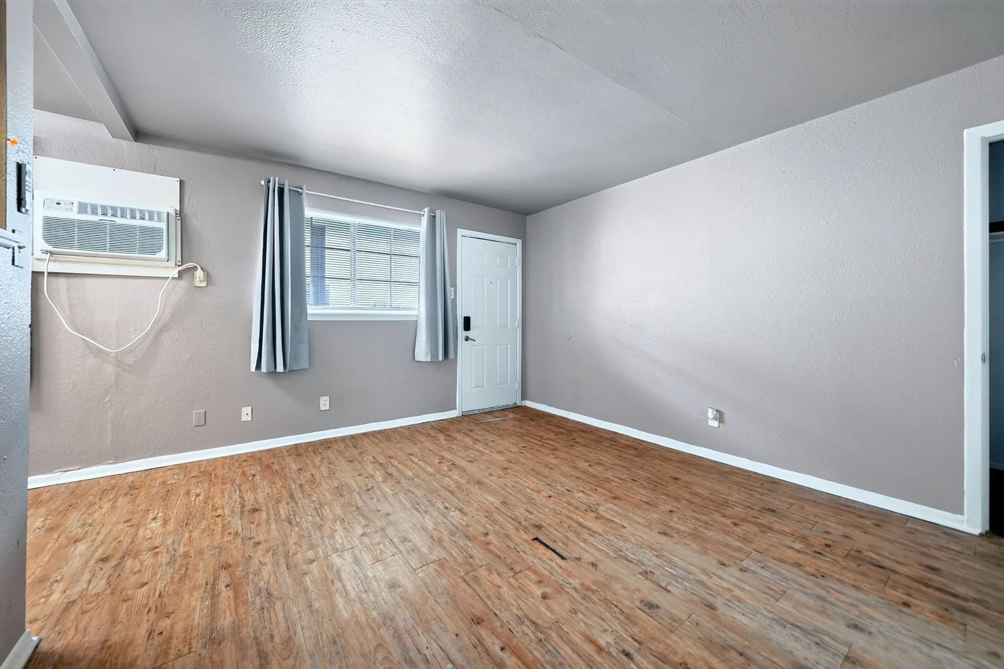 Apartment For Rent in Dallas County , 1417 Bennett Avenue G, Dallas, Texas 75206, 1 Bedroom, 1 Bathroom, Garage spaces, 600 Sqft, built in 1957, mls#21353522, Real Estate Agent in Dallas, Homes For Rent in Dallas county, Homes For Rent in Dallas, Realtor in Dallas Texas, Real Estate Brokerage Independent Realty Texas, Luminita Cordes Realtor