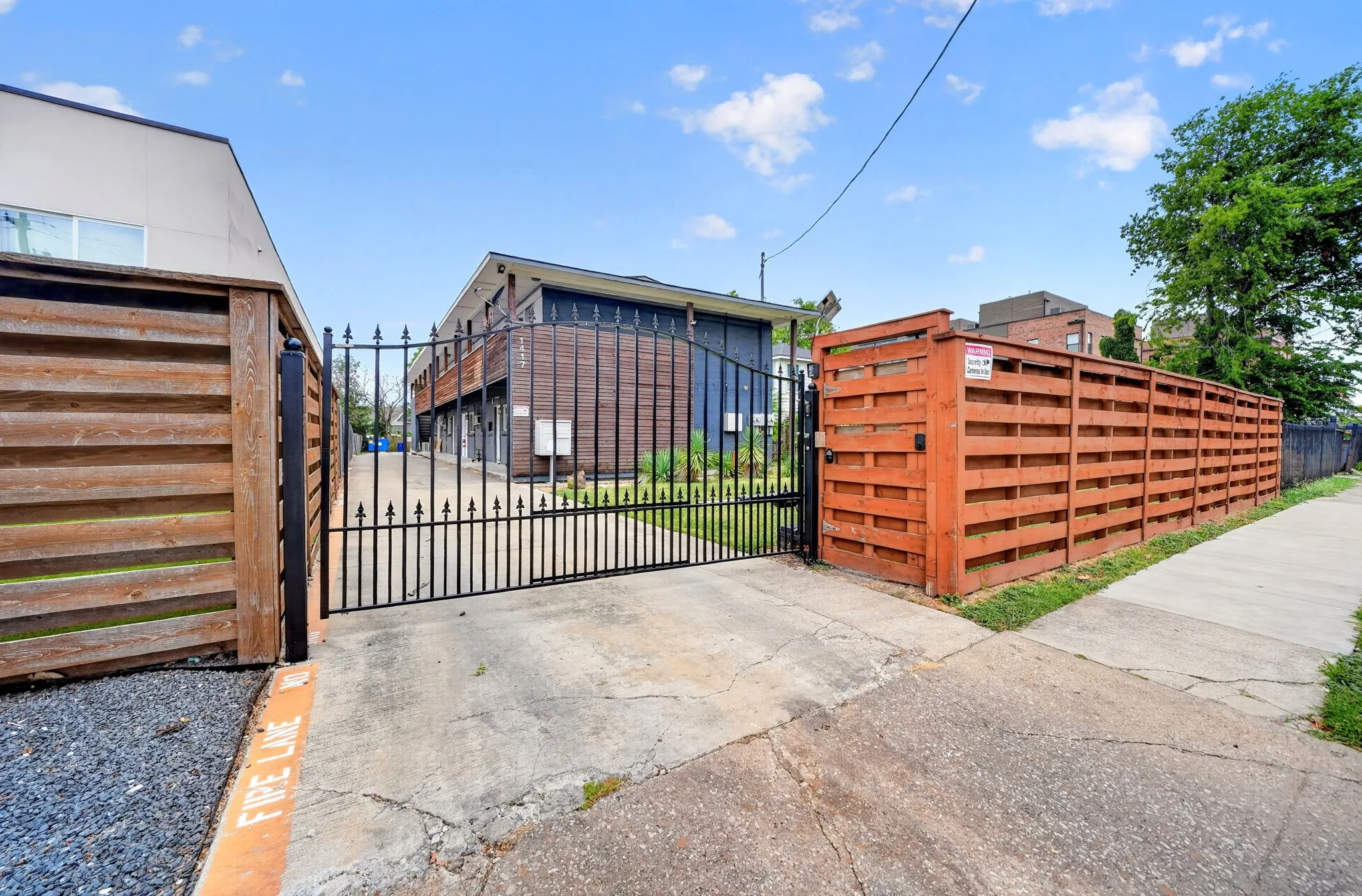 Apartment For Rent in Dallas County , 1417 Bennett Avenue G, Dallas, Texas 75206, 1 Bedroom, 1 Bathroom, Garage spaces, 600 Sqft, built in 1957, mls#21353522, Real Estate Agent in Dallas, Homes For Rent in Dallas county, Homes For Rent in Dallas, Realtor in Dallas Texas, Real Estate Brokerage Independent Realty Texas, Luminita Cordes Realtor