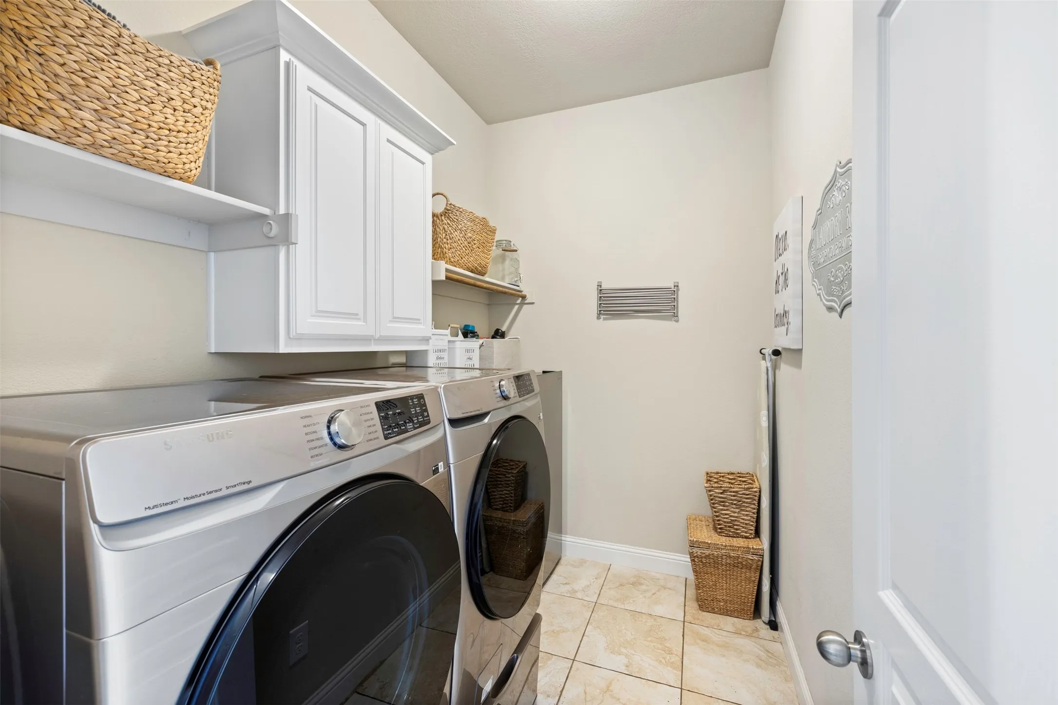 Single Family Residence For Sale in Parker County , 1544 Signature Drive, Weatherford, Texas 76087, 4 Bedroom, 4 Bathroom, 2 Garage spaces, 3,372 Sqft, built in 2017, mls#21353499, Real Estate Agent in Weatherford, Homes For Sale in Parker county, Homes For Sale in Weatherford, Realtor in Weatherford Texas, Real Estate Brokerage Independent Realty Texas, Luminita Cordes Realtor