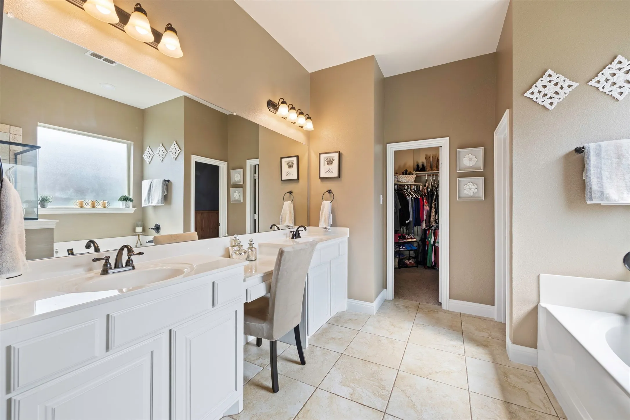 Single Family Residence For Sale in Parker County , 1544 Signature Drive, Weatherford, Texas 76087, 4 Bedroom, 4 Bathroom, 2 Garage spaces, 3,372 Sqft, built in 2017, mls#21353499, Real Estate Agent in Weatherford, Homes For Sale in Parker county, Homes For Sale in Weatherford, Realtor in Weatherford Texas, Real Estate Brokerage Independent Realty Texas, Luminita Cordes Realtor