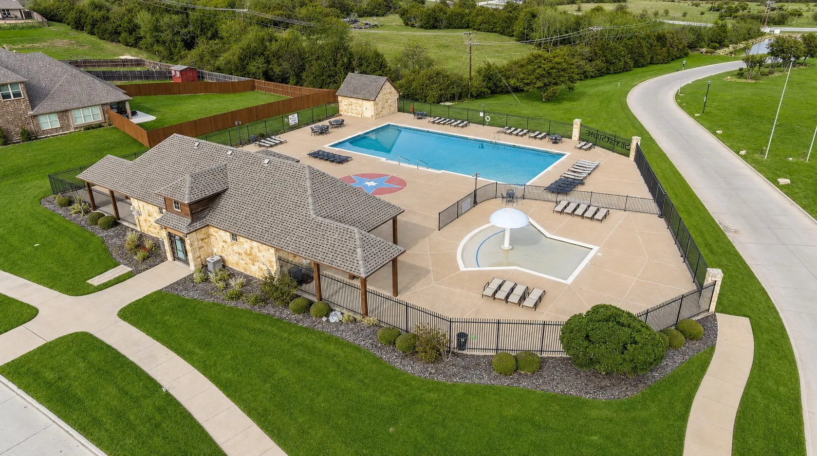 Single Family Residence For Sale in Parker County , 1544 Signature Drive, Weatherford, Texas 76087, 4 Bedroom, 4 Bathroom, 2 Garage spaces, 3,372 Sqft, built in 2017, mls#21353499, Real Estate Agent in Weatherford, Homes For Sale in Parker county, Homes For Sale in Weatherford, Realtor in Weatherford Texas, Real Estate Brokerage Independent Realty Texas, Luminita Cordes Realtor