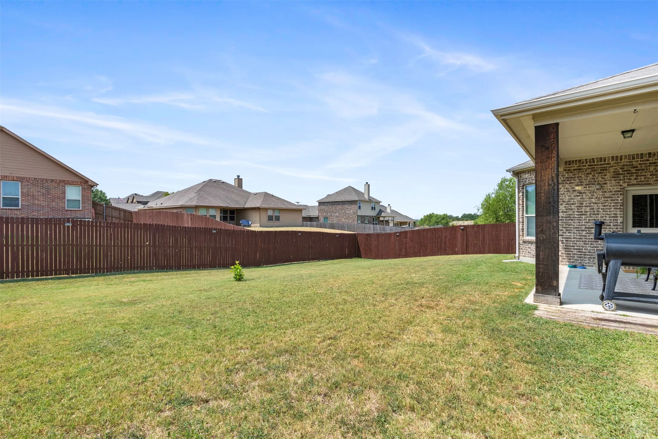 Single Family Residence For Sale in Parker County , 1544 Signature Drive, Weatherford, Texas 76087, 4 Bedroom, 4 Bathroom, 2 Garage spaces, 3,372 Sqft, built in 2017, mls#21353499, Real Estate Agent in Weatherford, Homes For Sale in Parker county, Homes For Sale in Weatherford, Realtor in Weatherford Texas, Real Estate Brokerage Independent Realty Texas, Luminita Cordes Realtor