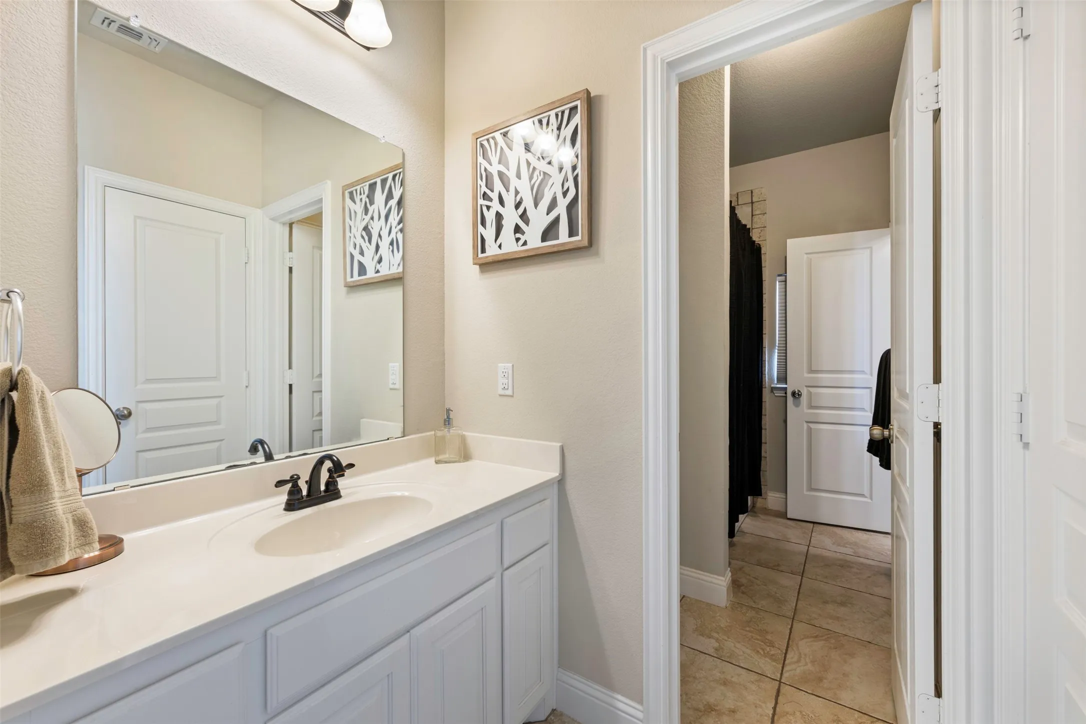 Single Family Residence For Sale in Parker County , 1544 Signature Drive, Weatherford, Texas 76087, 4 Bedroom, 4 Bathroom, 2 Garage spaces, 3,372 Sqft, built in 2017, mls#21353499, Real Estate Agent in Weatherford, Homes For Sale in Parker county, Homes For Sale in Weatherford, Realtor in Weatherford Texas, Real Estate Brokerage Independent Realty Texas, Luminita Cordes Realtor