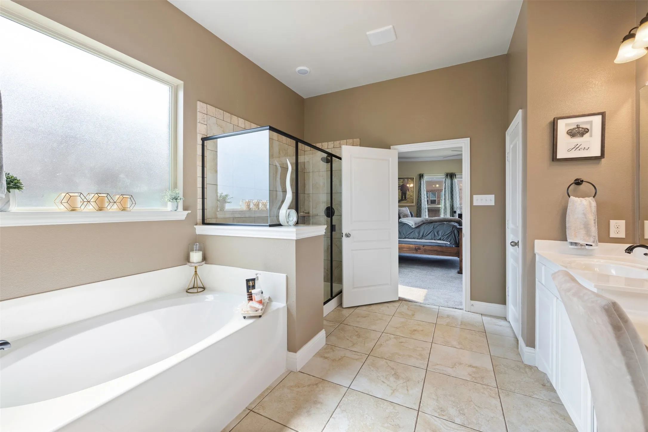 Single Family Residence For Sale in Parker County , 1544 Signature Drive, Weatherford, Texas 76087, 4 Bedroom, 4 Bathroom, 2 Garage spaces, 3,372 Sqft, built in 2017, mls#21353499, Real Estate Agent in Weatherford, Homes For Sale in Parker county, Homes For Sale in Weatherford, Realtor in Weatherford Texas, Real Estate Brokerage Independent Realty Texas, Luminita Cordes Realtor