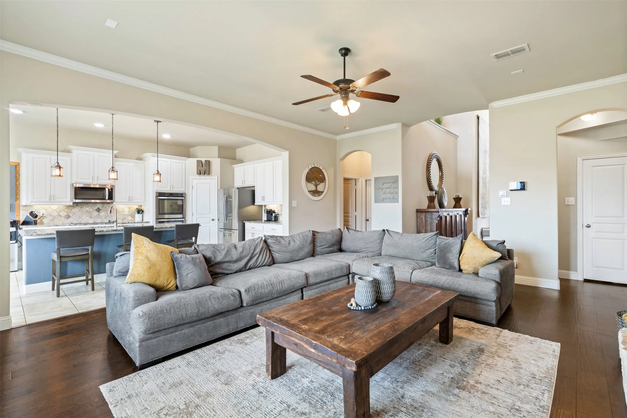 Single Family Residence For Sale in Parker County , 1544 Signature Drive, Weatherford, Texas 76087, 4 Bedroom, 4 Bathroom, 2 Garage spaces, 3,372 Sqft, built in 2017, mls#21353499, Real Estate Agent in Weatherford, Homes For Sale in Parker county, Homes For Sale in Weatherford, Realtor in Weatherford Texas, Real Estate Brokerage Independent Realty Texas, Luminita Cordes Realtor