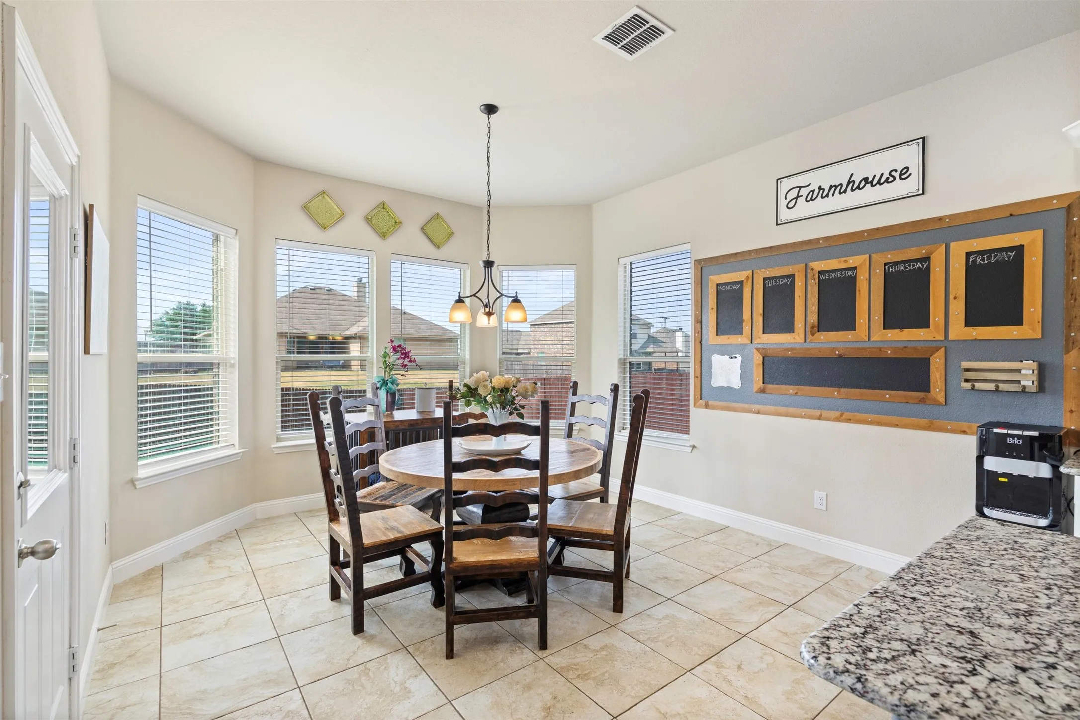 Single Family Residence For Sale in Parker County , 1544 Signature Drive, Weatherford, Texas 76087, 4 Bedroom, 4 Bathroom, 2 Garage spaces, 3,372 Sqft, built in 2017, mls#21353499, Real Estate Agent in Weatherford, Homes For Sale in Parker county, Homes For Sale in Weatherford, Realtor in Weatherford Texas, Real Estate Brokerage Independent Realty Texas, Luminita Cordes Realtor