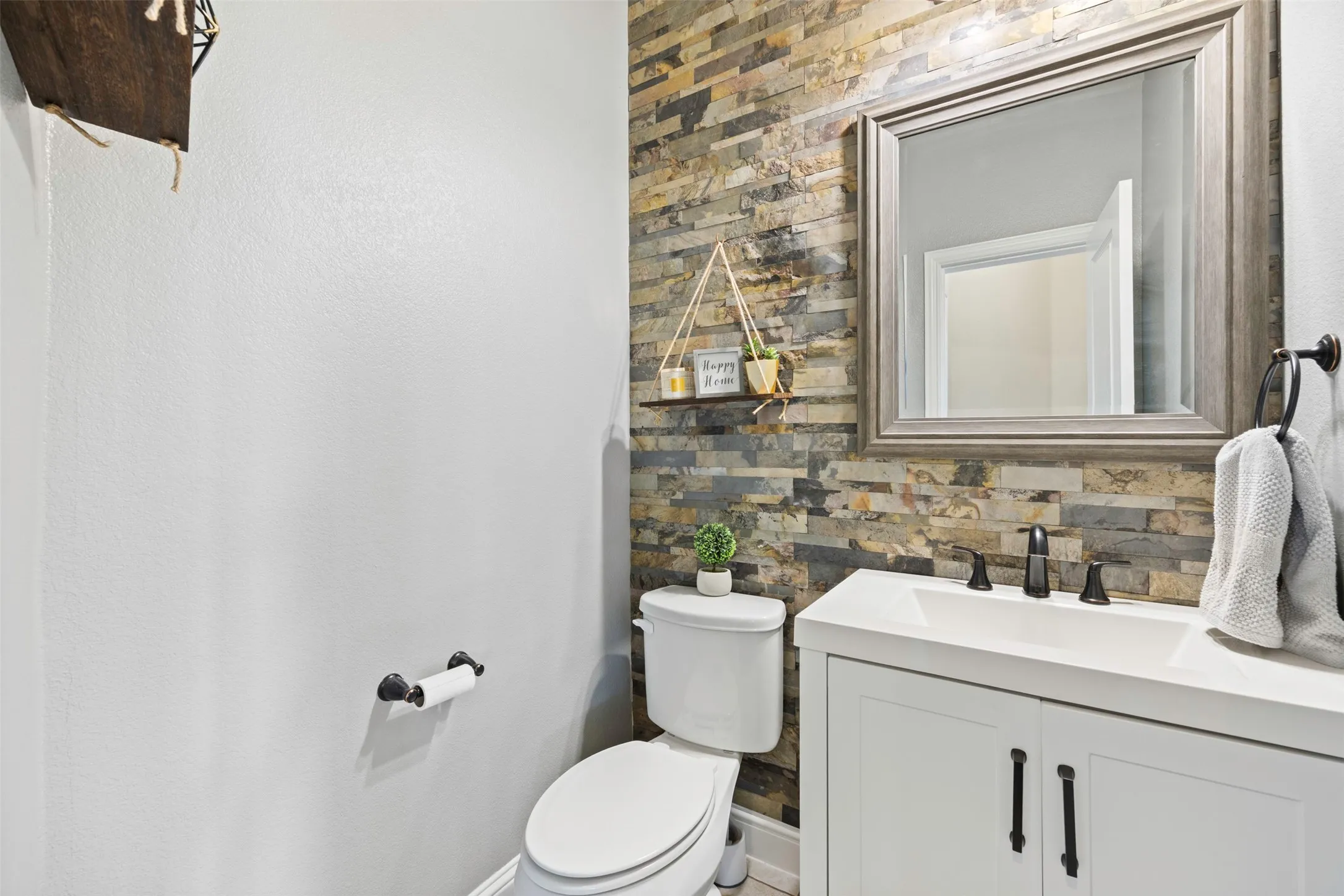 Single Family Residence For Sale in Parker County , 1544 Signature Drive, Weatherford, Texas 76087, 4 Bedroom, 4 Bathroom, 2 Garage spaces, 3,372 Sqft, built in 2017, mls#21353499, Real Estate Agent in Weatherford, Homes For Sale in Parker county, Homes For Sale in Weatherford, Realtor in Weatherford Texas, Real Estate Brokerage Independent Realty Texas, Luminita Cordes Realtor