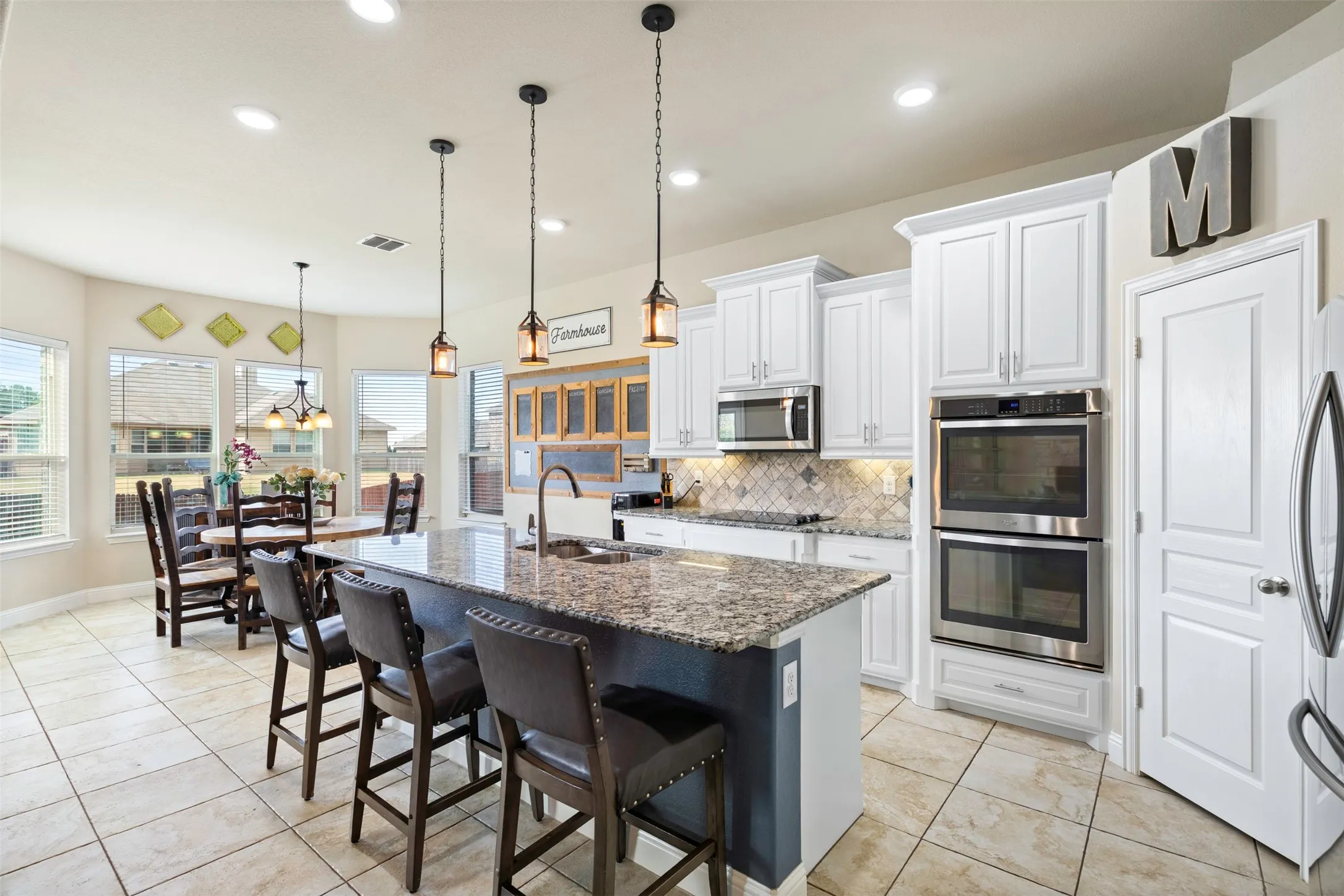Single Family Residence For Sale in Parker County , 1544 Signature Drive, Weatherford, Texas 76087, 4 Bedroom, 4 Bathroom, 2 Garage spaces, 3,372 Sqft, built in 2017, mls#21353499, Real Estate Agent in Weatherford, Homes For Sale in Parker county, Homes For Sale in Weatherford, Realtor in Weatherford Texas, Real Estate Brokerage Independent Realty Texas, Luminita Cordes Realtor