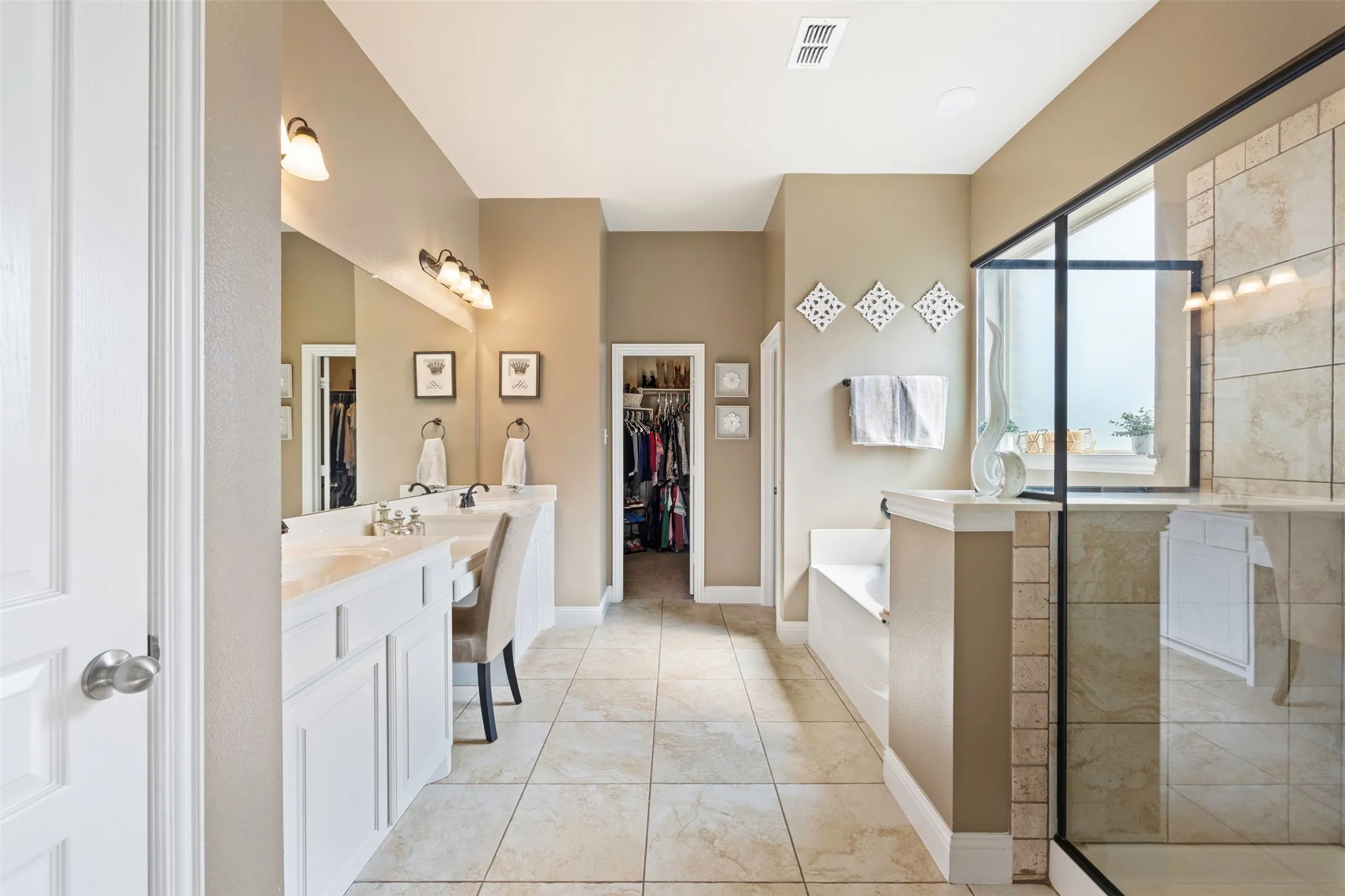 Single Family Residence For Sale in Parker County , 1544 Signature Drive, Weatherford, Texas 76087, 4 Bedroom, 4 Bathroom, 2 Garage spaces, 3,372 Sqft, built in 2017, mls#21353499, Real Estate Agent in Weatherford, Homes For Sale in Parker county, Homes For Sale in Weatherford, Realtor in Weatherford Texas, Real Estate Brokerage Independent Realty Texas, Luminita Cordes Realtor