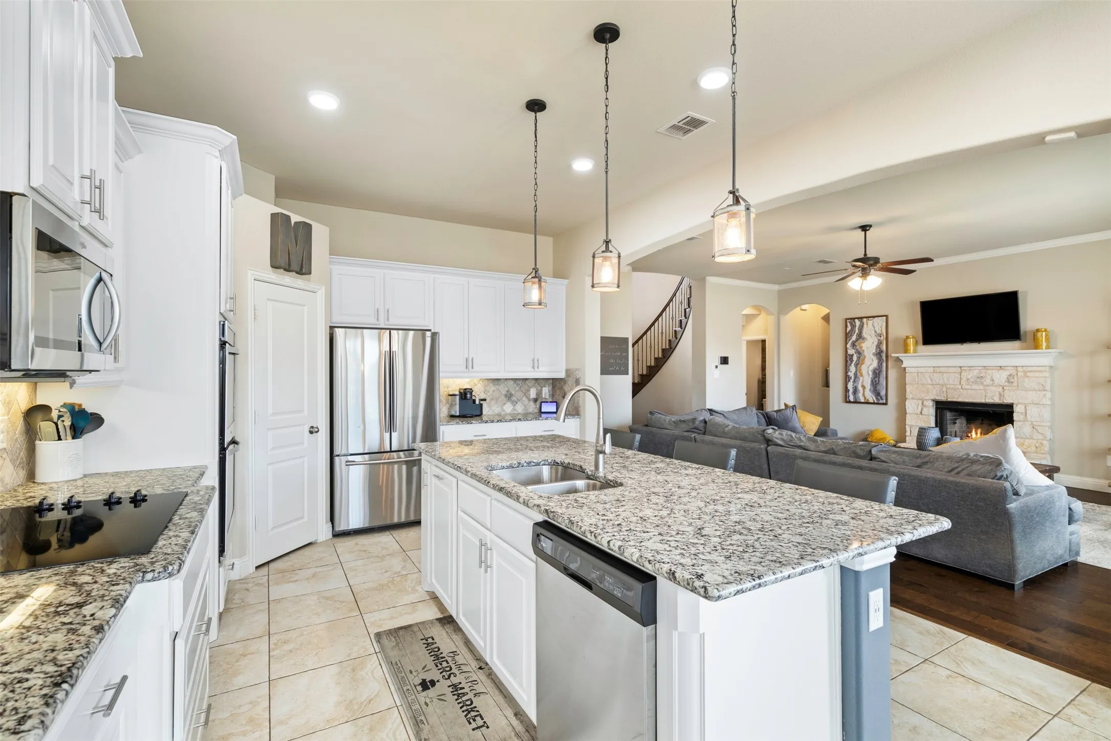 Single Family Residence For Sale in Parker County , 1544 Signature Drive, Weatherford, Texas 76087, 4 Bedroom, 4 Bathroom, 2 Garage spaces, 3,372 Sqft, built in 2017, mls#21353499, Real Estate Agent in Weatherford, Homes For Sale in Parker county, Homes For Sale in Weatherford, Realtor in Weatherford Texas, Real Estate Brokerage Independent Realty Texas, Luminita Cordes Realtor