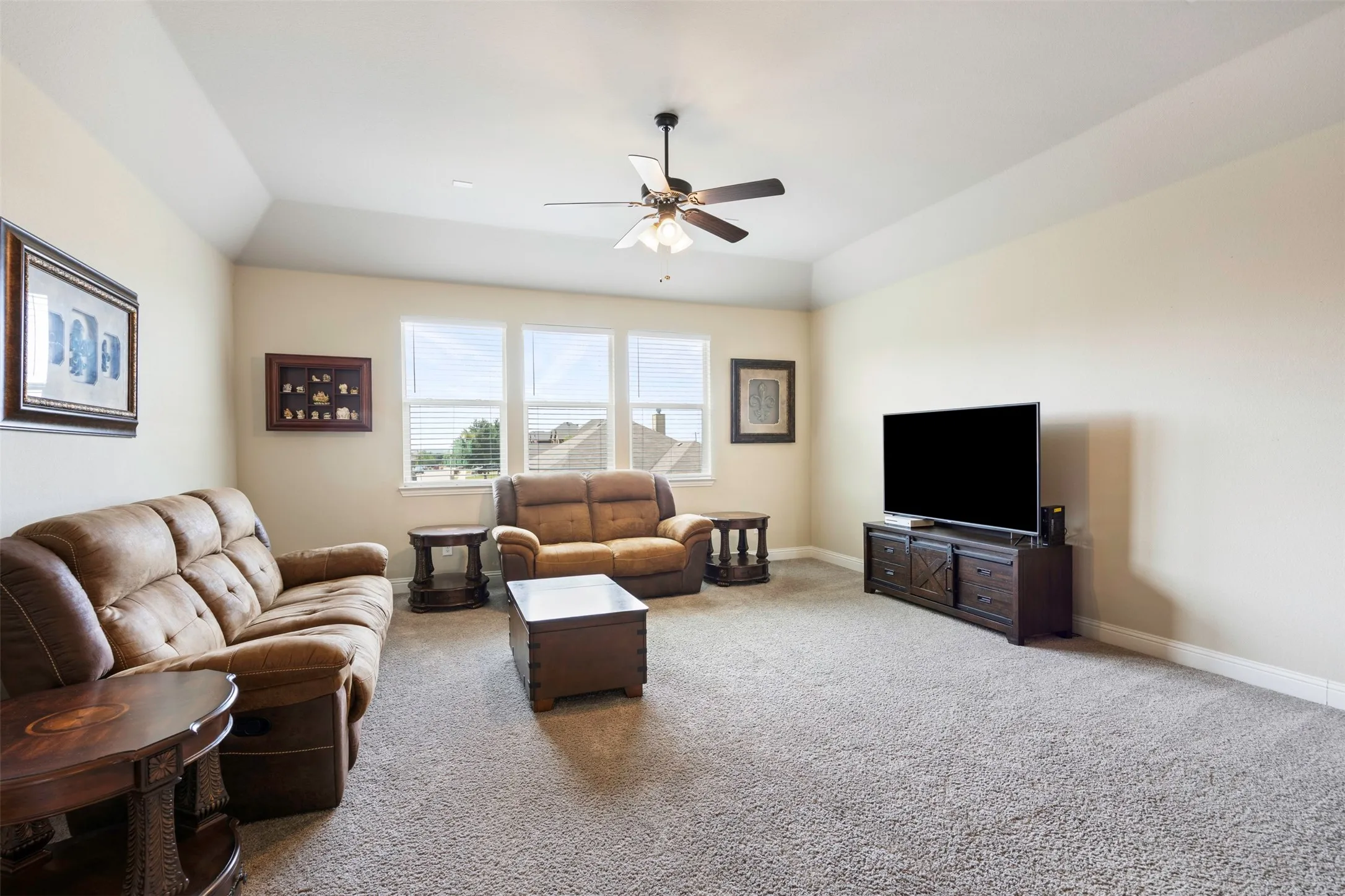Single Family Residence For Sale in Parker County , 1544 Signature Drive, Weatherford, Texas 76087, 4 Bedroom, 4 Bathroom, 2 Garage spaces, 3,372 Sqft, built in 2017, mls#21353499, Real Estate Agent in Weatherford, Homes For Sale in Parker county, Homes For Sale in Weatherford, Realtor in Weatherford Texas, Real Estate Brokerage Independent Realty Texas, Luminita Cordes Realtor