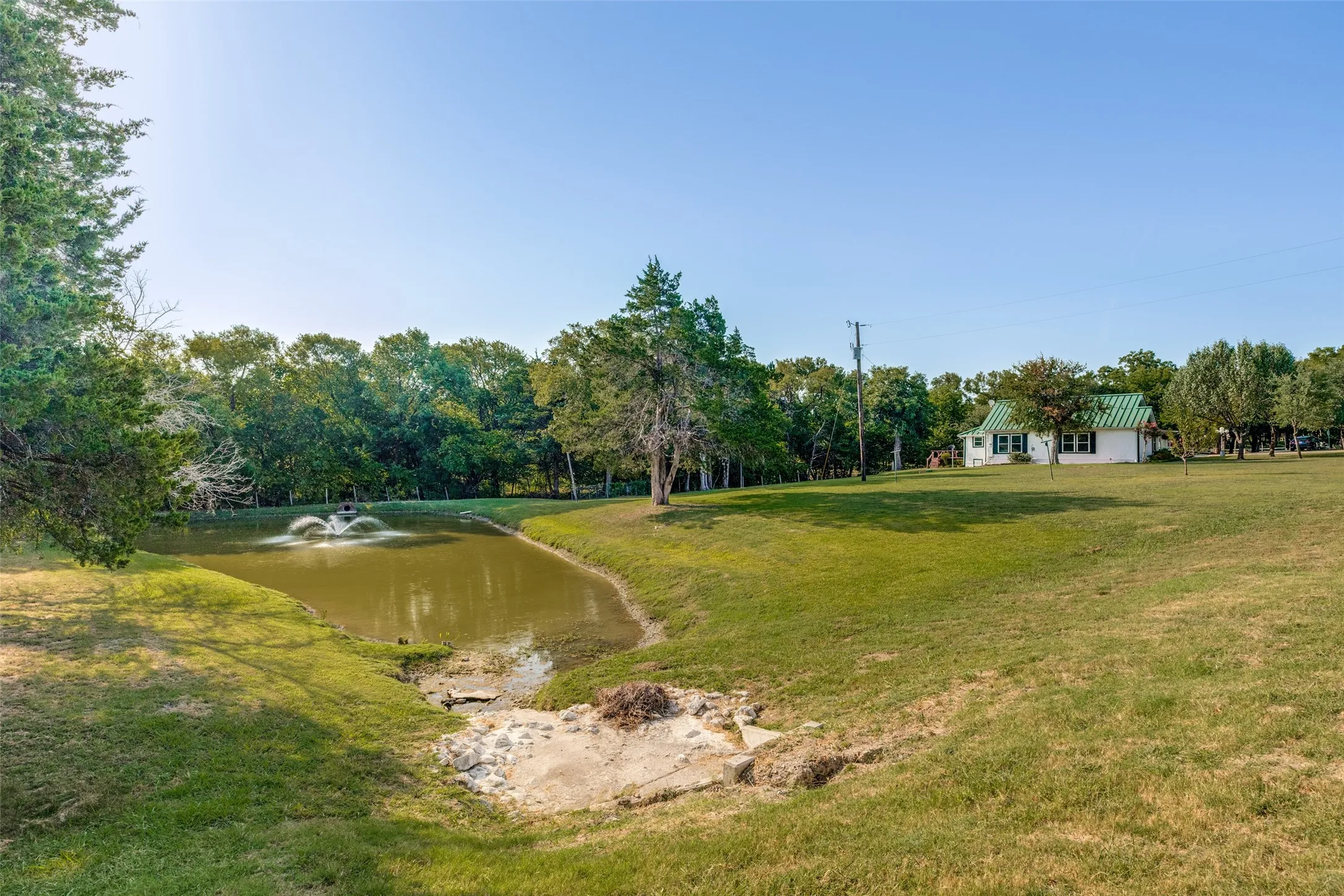 Single Family Residence For Rent in Collin County , 1020 Winningkoff Road, Lucas, Texas 75002, 4 Bedroom, 2 Bathroom, 3 Garage spaces, 2,025 Sqft, built in 1955, mls#21352558, Real Estate Agent in Lucas, Homes For Rent in Collin county, Homes For Rent in Lucas, Realtor in Lucas Texas, Real Estate Brokerage Independent Realty Texas, Luminita Cordes Realtor