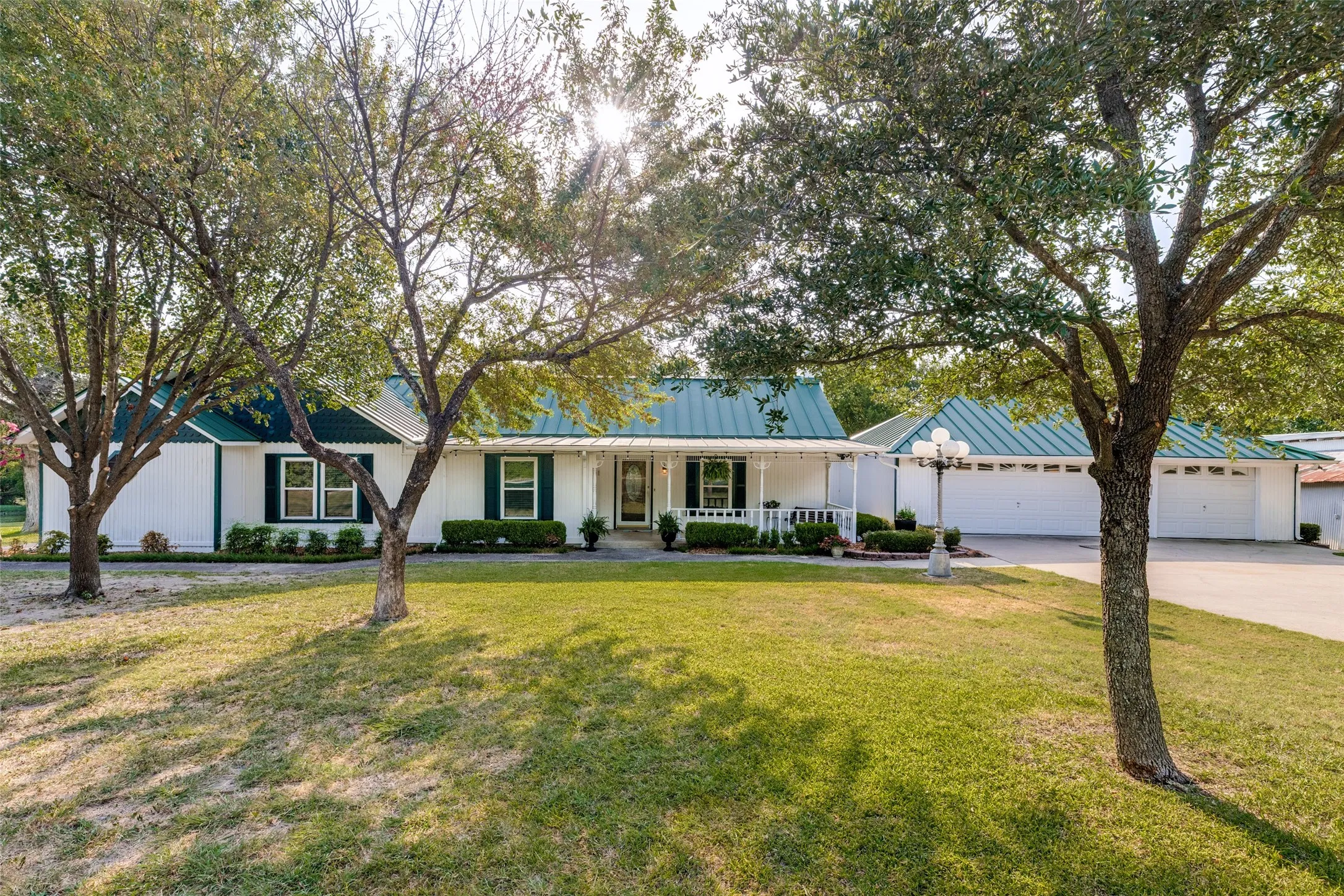 Single Family Residence For Rent in Collin County , 1020 Winningkoff Road, Lucas, Texas 75002, 4 Bedroom, 2 Bathroom, 3 Garage spaces, 2,025 Sqft, built in 1955, mls#21352558, Real Estate Agent in Lucas, Homes For Rent in Collin county, Homes For Rent in Lucas, Realtor in Lucas Texas, Real Estate Brokerage Independent Realty Texas, Luminita Cordes Realtor