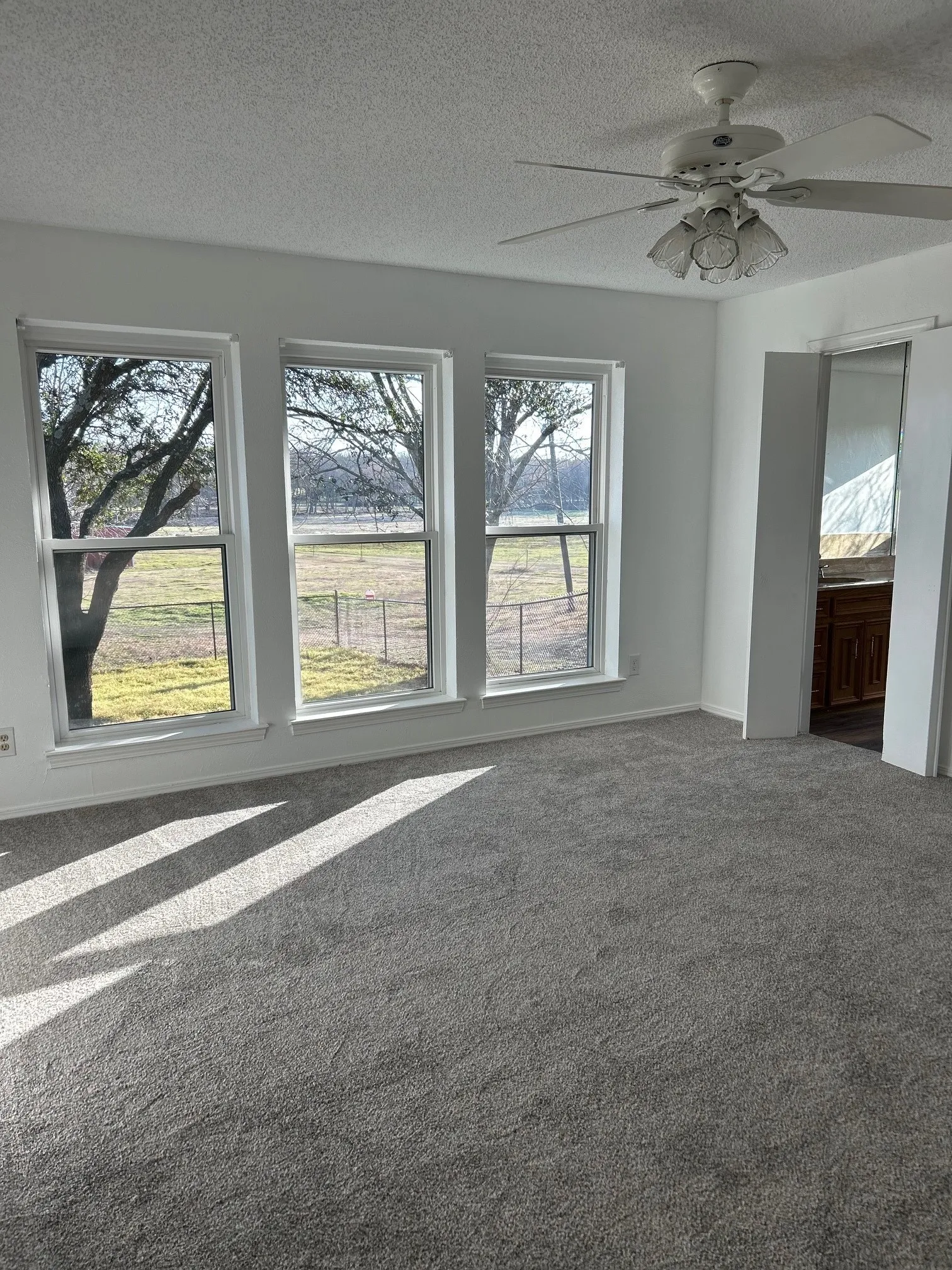 Single Family Residence For Rent in Ellis County , 2650 Fm 983, Red Oak, Texas 75125, 3 Bedrooms, 3 Bathrooms, 2 Garage spaces, 2,089 Sqft, built in 1984, Price $3,000, mls#21353136, Real Estate Agent in Red Oak, Homes For Rent in Ellis county, Homes For Rent in Red Oak, Realtor in Red Oak Texas, Real Estate Brokerage Independent Realty Texas, Luminita Cordes Realtor