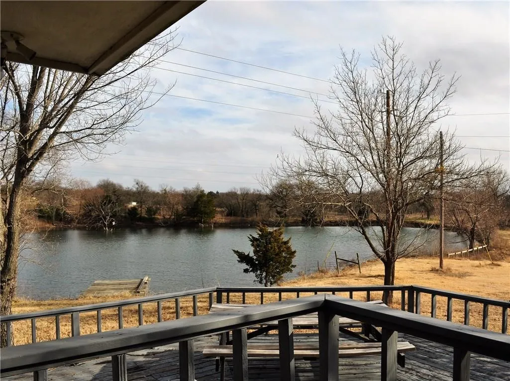 Single Family Residence For Rent in Ellis County , 2650 Fm 983, Red Oak, Texas 75125, 3 Bedrooms, 3 Bathrooms, 2 Garage spaces, 2,089 Sqft, built in 1984, Price $3,000, mls#21353136, Real Estate Agent in Red Oak, Homes For Rent in Ellis county, Homes For Rent in Red Oak, Realtor in Red Oak Texas, Real Estate Brokerage Independent Realty Texas, Luminita Cordes Realtor