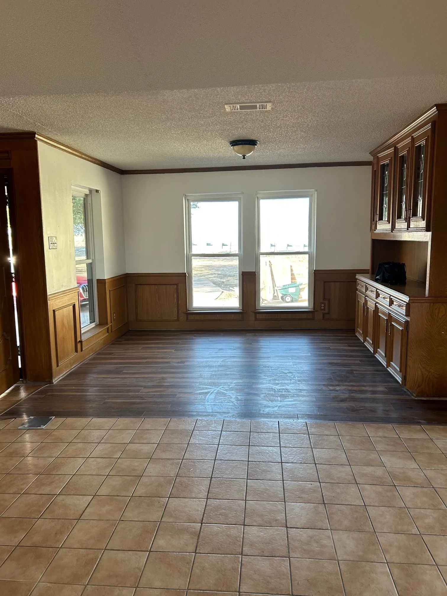 Single Family Residence For Rent in Ellis County , 2650 Fm 983, Red Oak, Texas 75125, 3 Bedrooms, 3 Bathrooms, 2 Garage spaces, 2,089 Sqft, built in 1984, Price $3,000, mls#21353136, Real Estate Agent in Red Oak, Homes For Rent in Ellis county, Homes For Rent in Red Oak, Realtor in Red Oak Texas, Real Estate Brokerage Independent Realty Texas, Luminita Cordes Realtor