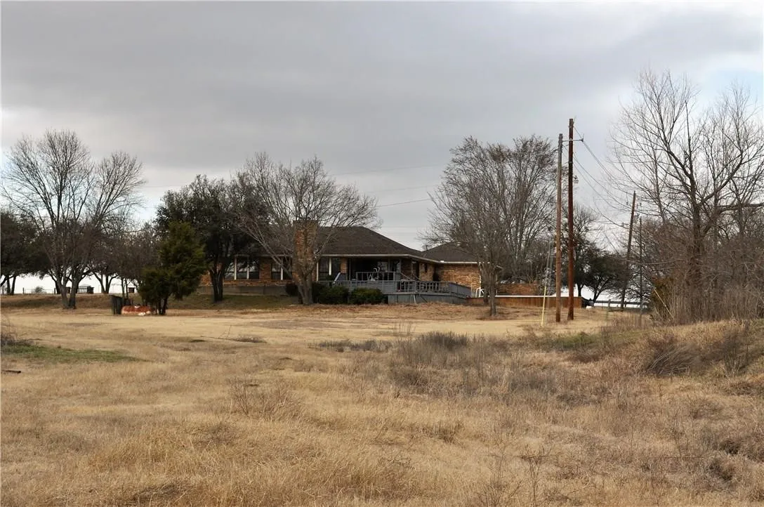 Single Family Residence For Rent in Ellis County , 2650 Fm 983, Red Oak, Texas 75125, 3 Bedrooms, 3 Bathrooms, 2 Garage spaces, 2,089 Sqft, built in 1984, Price $3,000, mls#21353136, Real Estate Agent in Red Oak, Homes For Rent in Ellis county, Homes For Rent in Red Oak, Realtor in Red Oak Texas, Real Estate Brokerage Independent Realty Texas, Luminita Cordes Realtor
