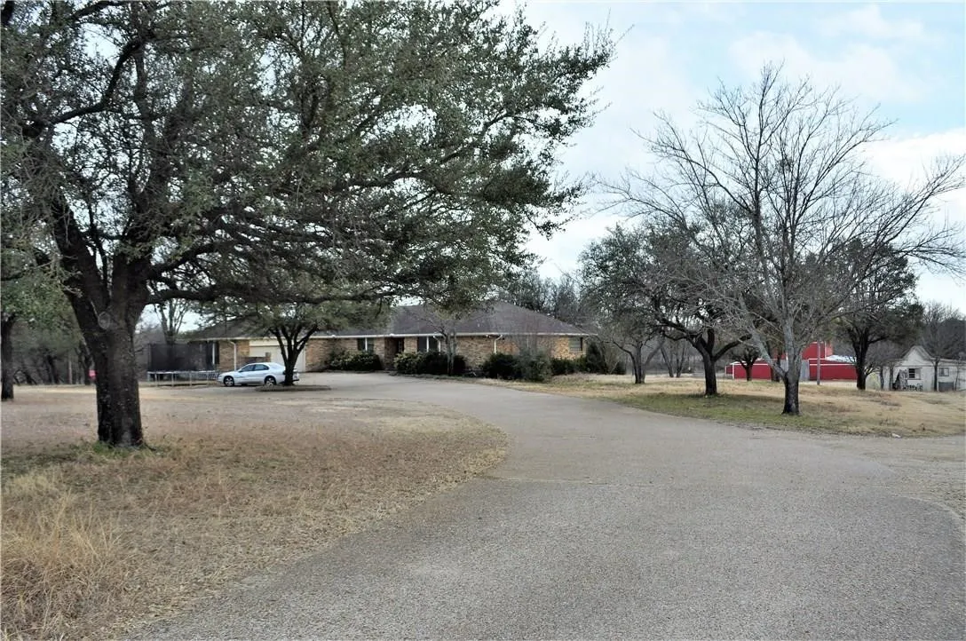 Single Family Residence For Rent in Ellis County , 2650 Fm 983, Red Oak, Texas 75125, 3 Bedrooms, 3 Bathrooms, 2 Garage spaces, 2,089 Sqft, built in 1984, Price $3,000, mls#21353136, Real Estate Agent in Red Oak, Homes For Rent in Ellis county, Homes For Rent in Red Oak, Realtor in Red Oak Texas, Real Estate Brokerage Independent Realty Texas, Luminita Cordes Realtor