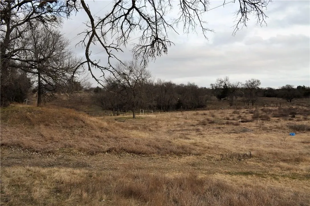 Single Family Residence For Rent in Ellis County , 2650 Fm 983, Red Oak, Texas 75125, 3 Bedrooms, 3 Bathrooms, 2 Garage spaces, 2,089 Sqft, built in 1984, Price $3,000, mls#21353136, Real Estate Agent in Red Oak, Homes For Rent in Ellis county, Homes For Rent in Red Oak, Realtor in Red Oak Texas, Real Estate Brokerage Independent Realty Texas, Luminita Cordes Realtor