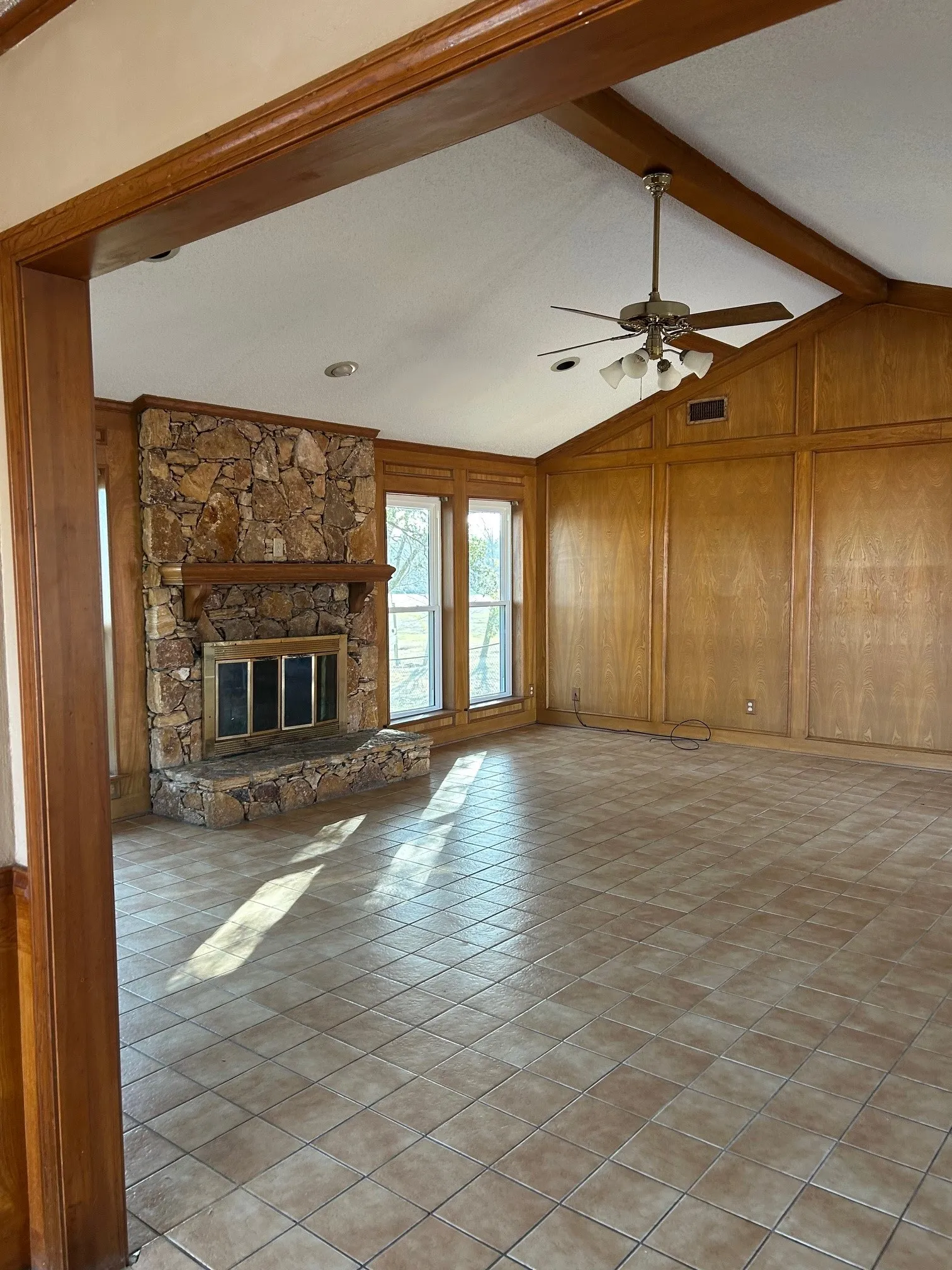 Single Family Residence For Rent in Ellis County , 2650 Fm 983, Red Oak, Texas 75125, 3 Bedrooms, 3 Bathrooms, 2 Garage spaces, 2,089 Sqft, built in 1984, Price $3,000, mls#21353136, Real Estate Agent in Red Oak, Homes For Rent in Ellis county, Homes For Rent in Red Oak, Realtor in Red Oak Texas, Real Estate Brokerage Independent Realty Texas, Luminita Cordes Realtor
